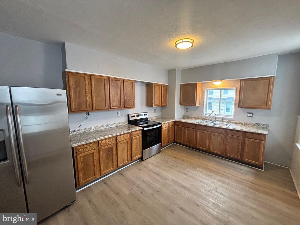 Photo of 202 Park Place, YORK, PA 17401 (MLS # PAYK2097900)