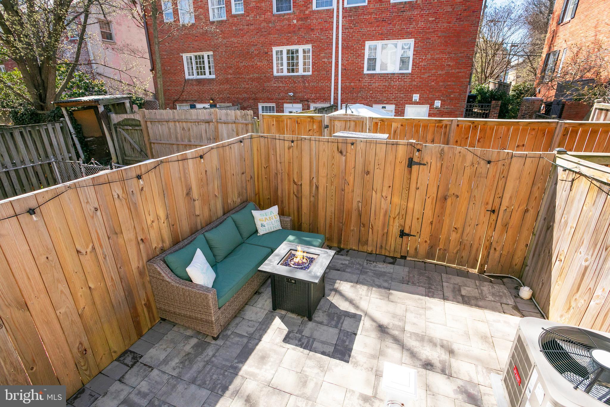 OLD TOWN ALEXANDRIA - Residential