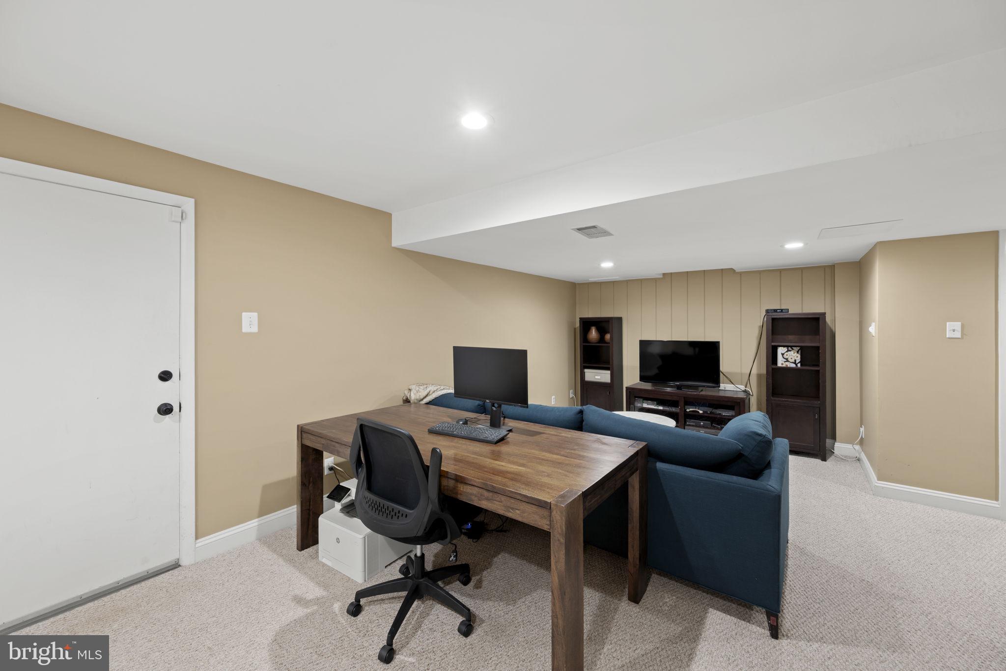 MARY KNOLLS - Residential