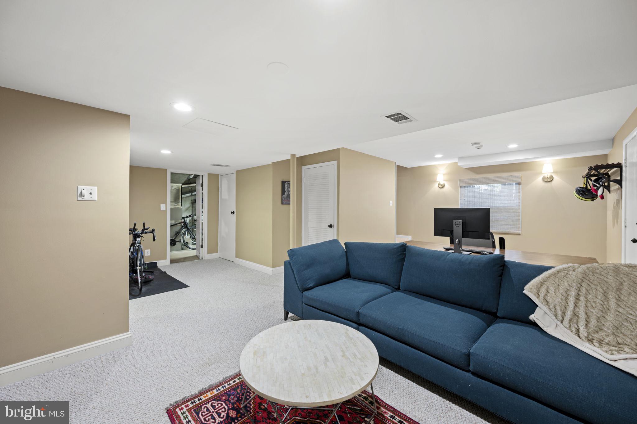 MARY KNOLLS - Residential