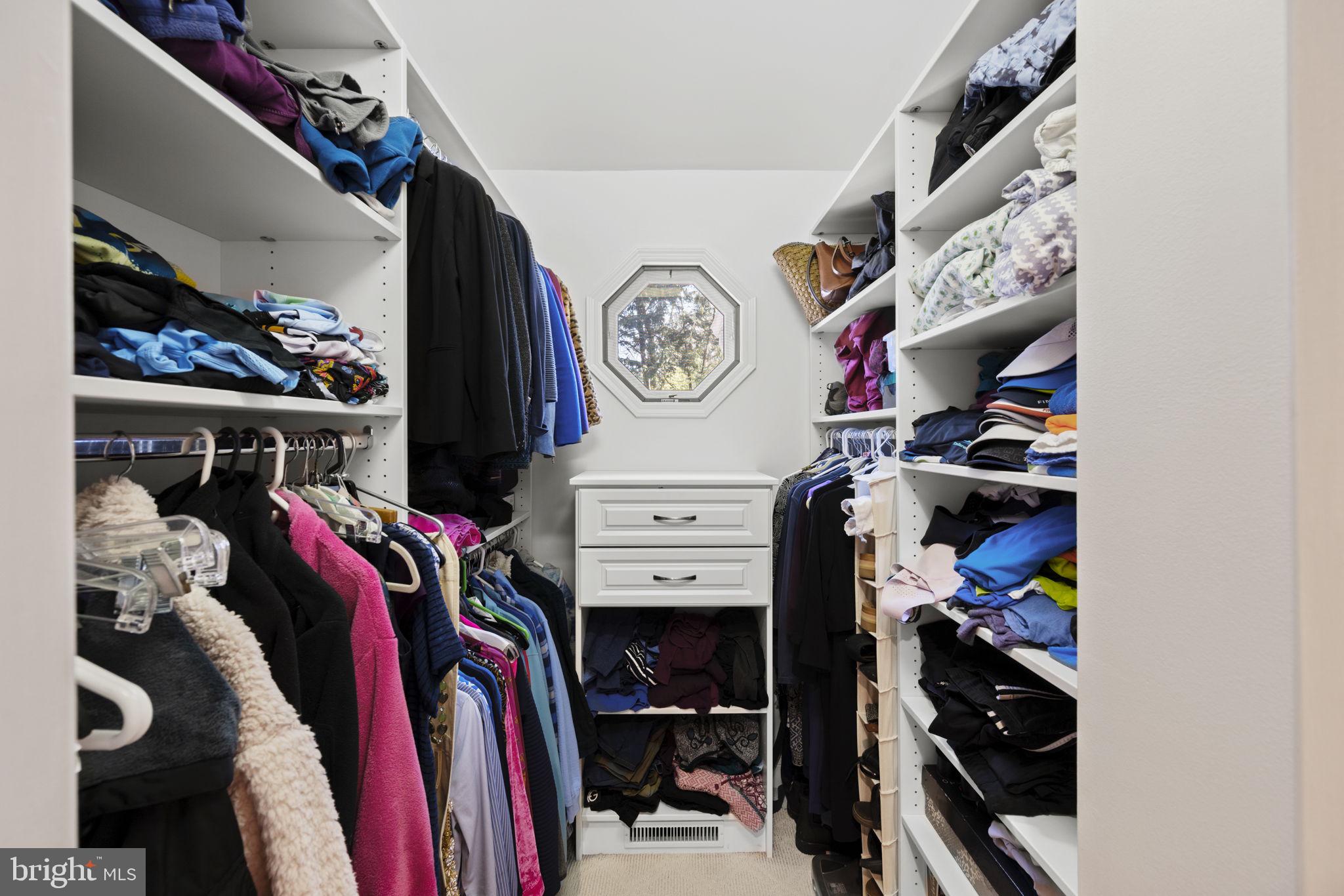 MARY KNOLLS - Residential