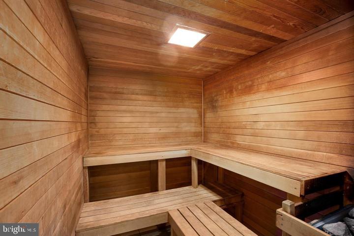 SKYLINE PLAZA - Residential Lease