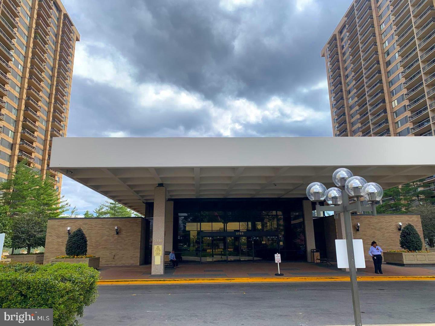 SKYLINE PLAZA - Residential Lease