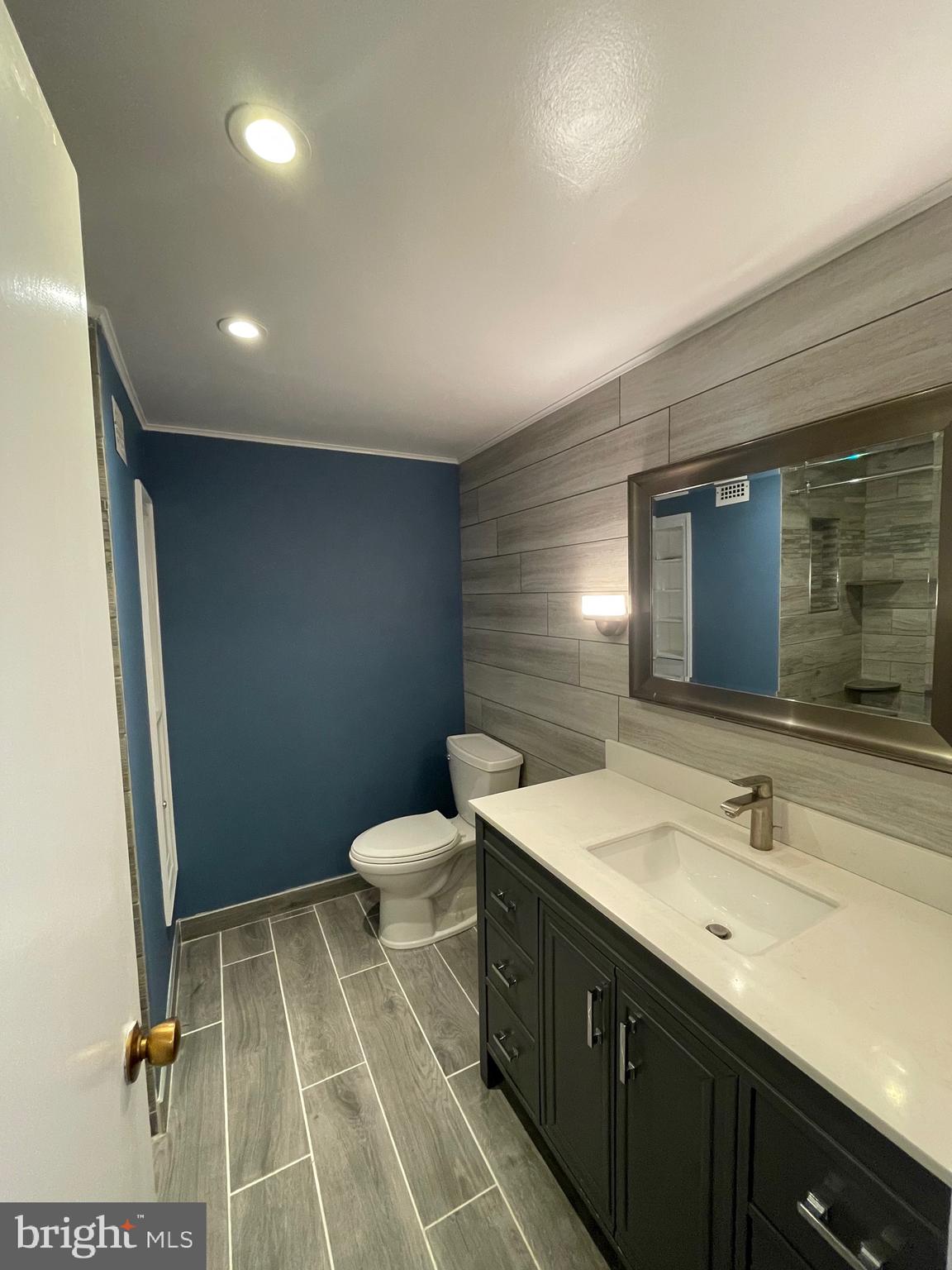 SKYLINE PLAZA - Residential Lease