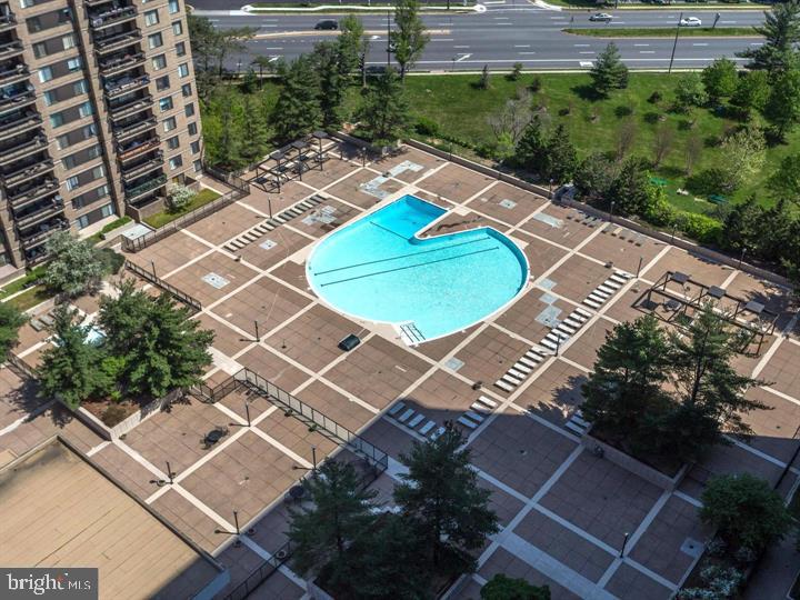 SKYLINE PLAZA - Residential Lease