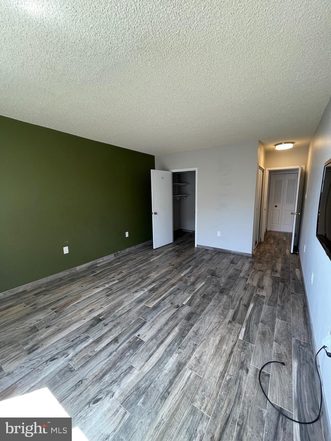 SKYLINE PLAZA - Residential Lease