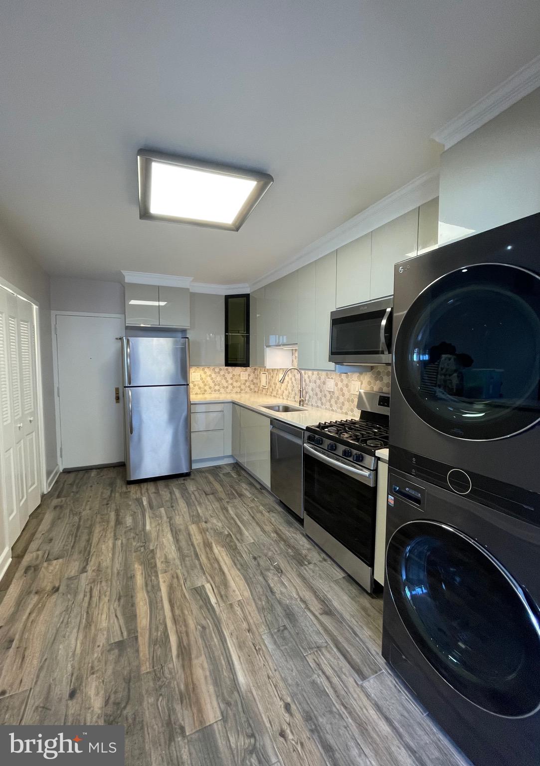 SKYLINE PLAZA - Residential Lease