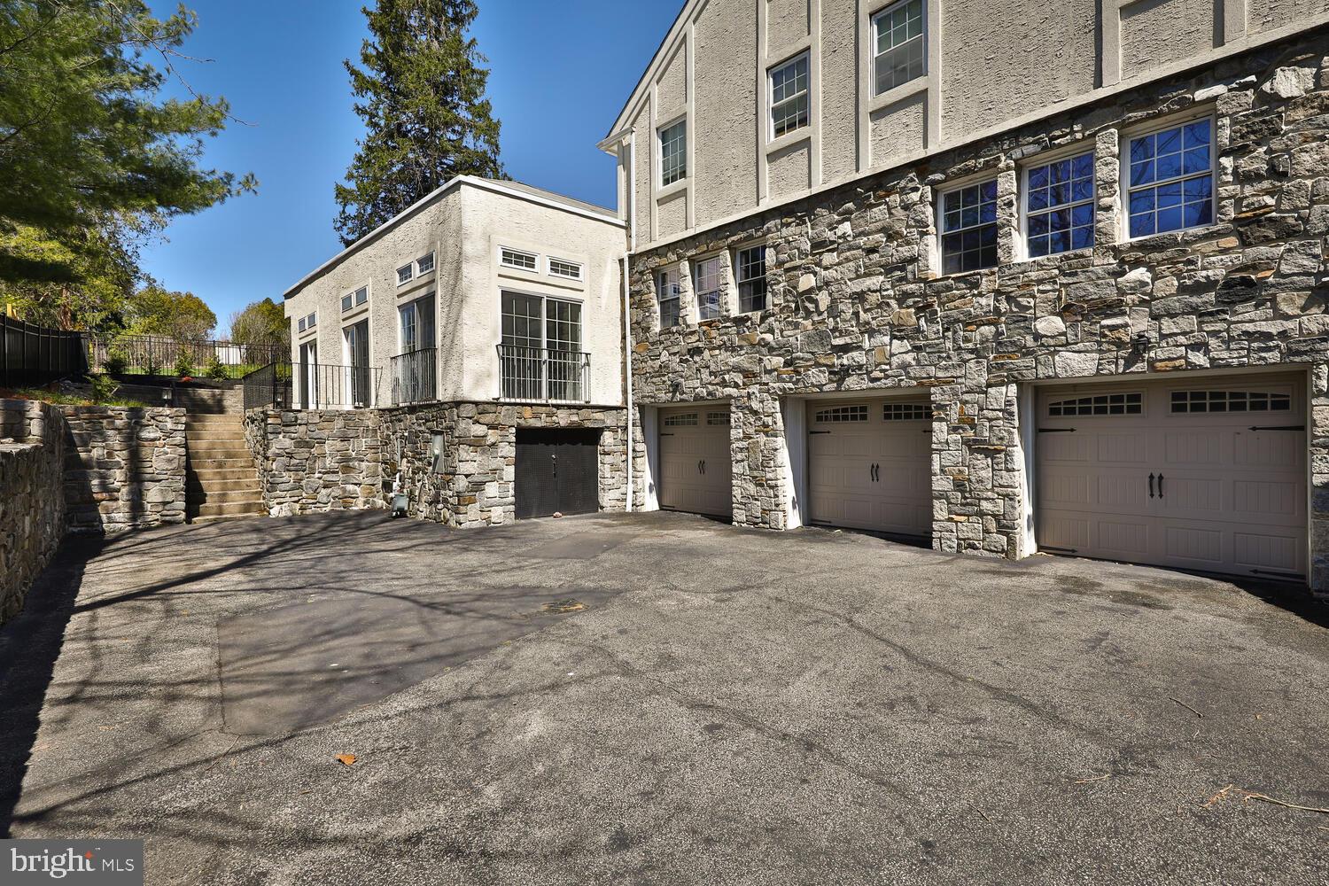 HUNTINGDON VALLEY - Residential