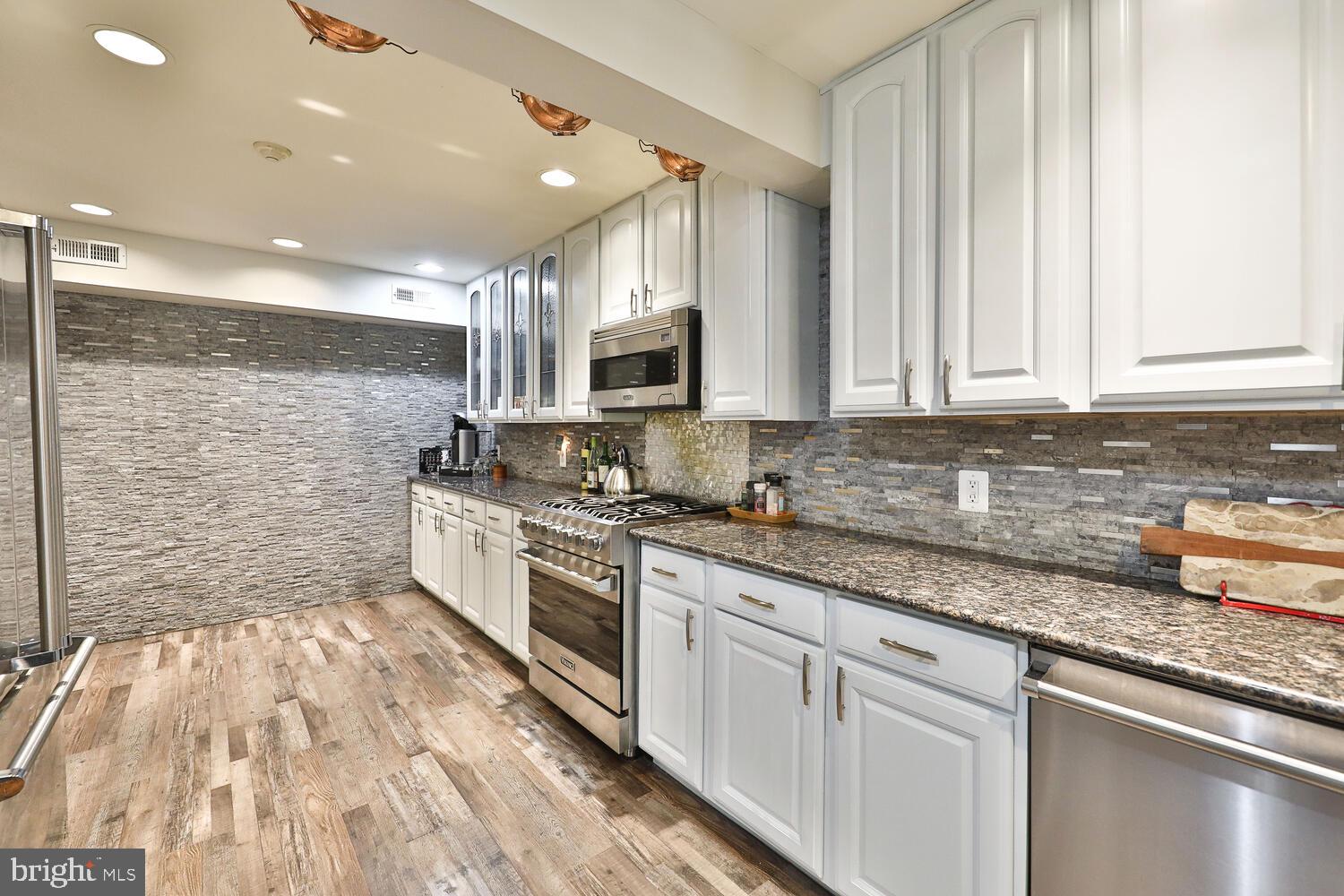 HUNTINGDON VALLEY - Residential