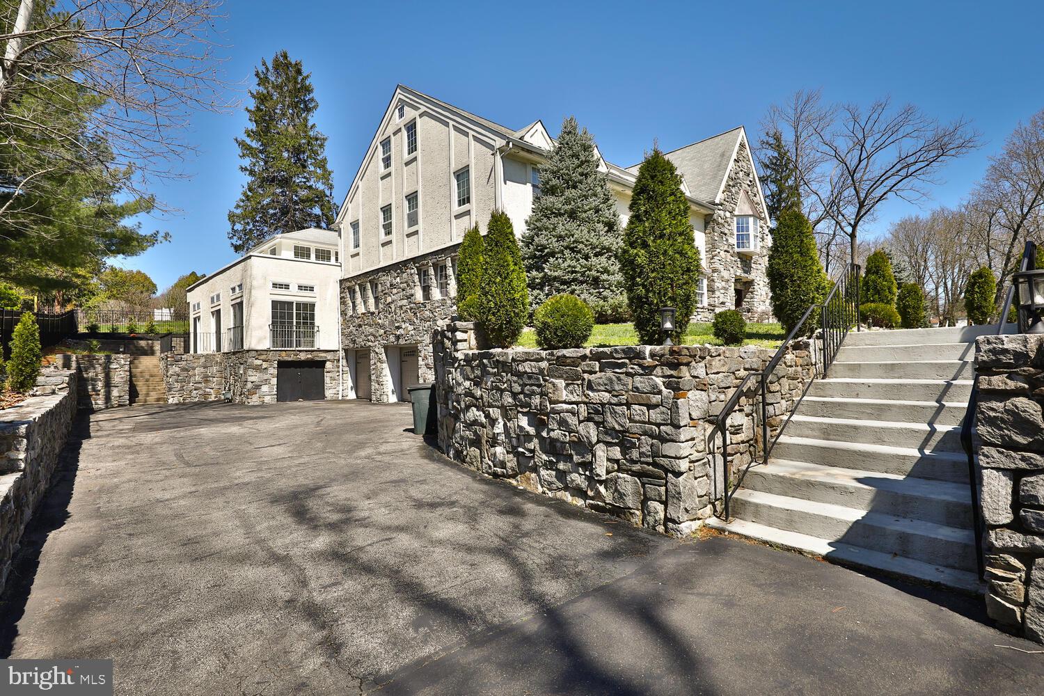 HUNTINGDON VALLEY - Residential