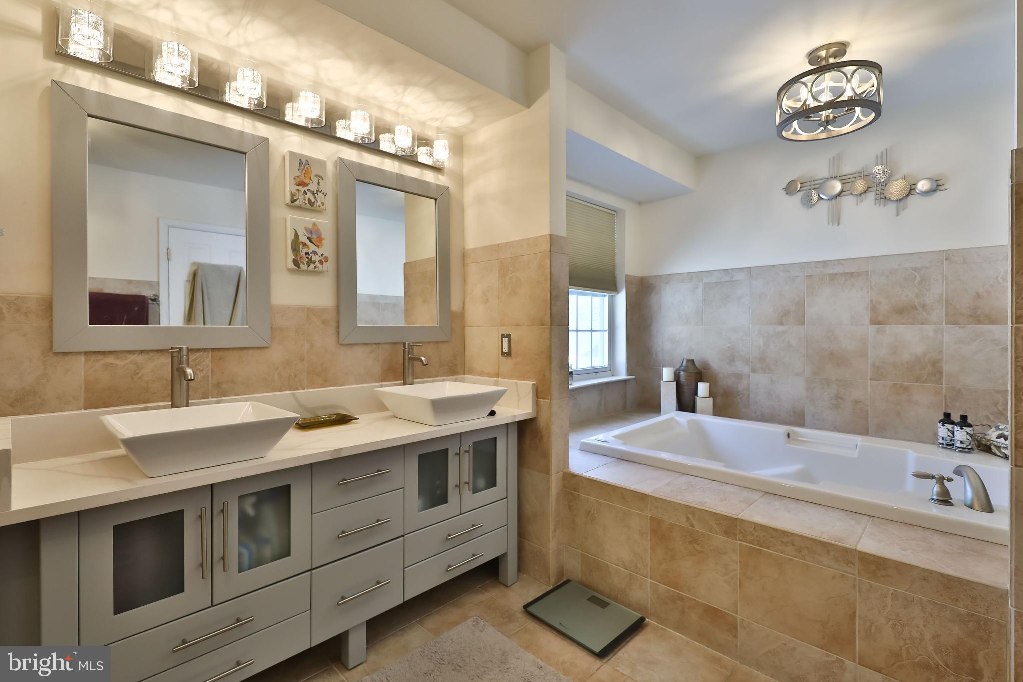 HUNTINGDON VALLEY - Residential