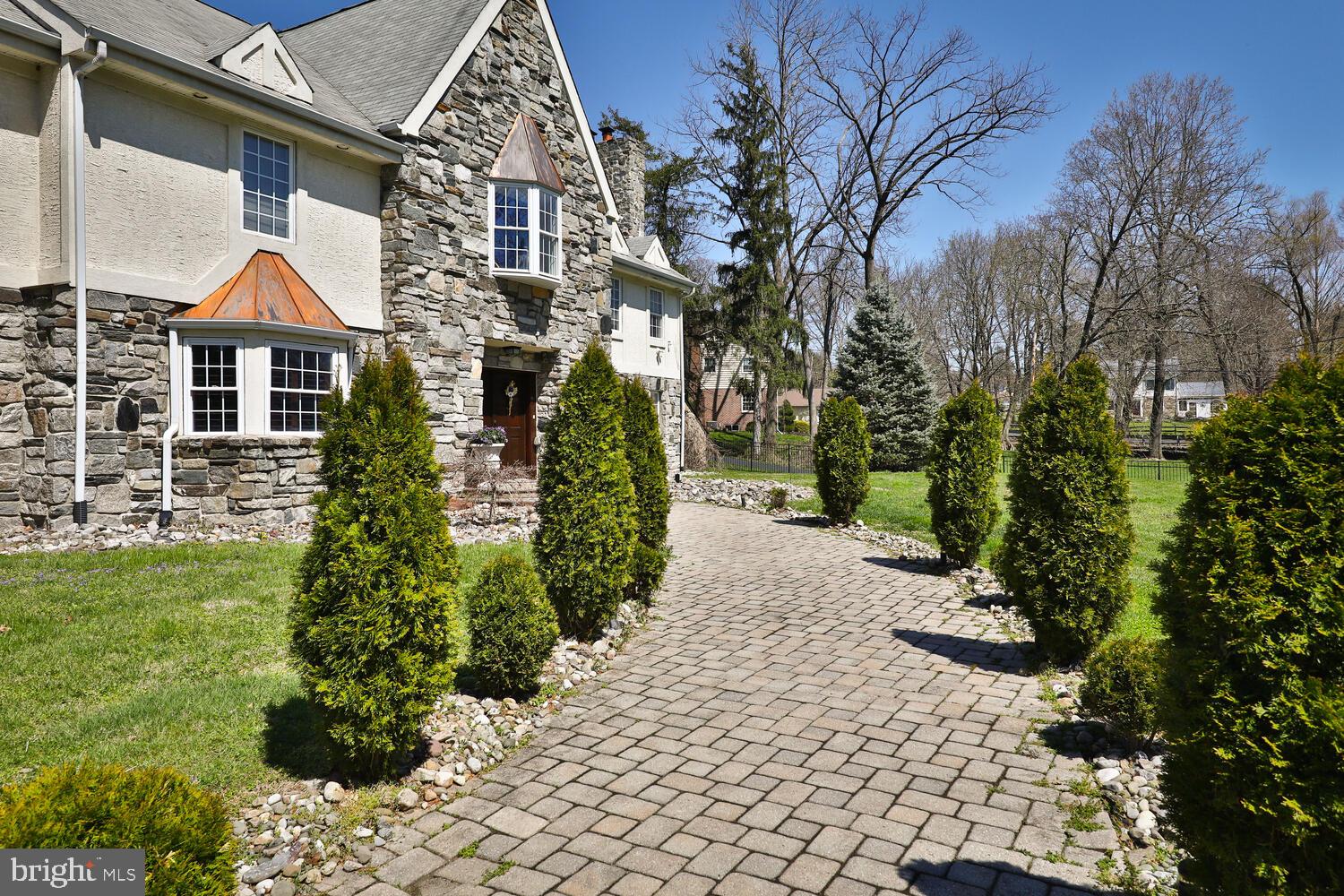 HUNTINGDON VALLEY - Residential