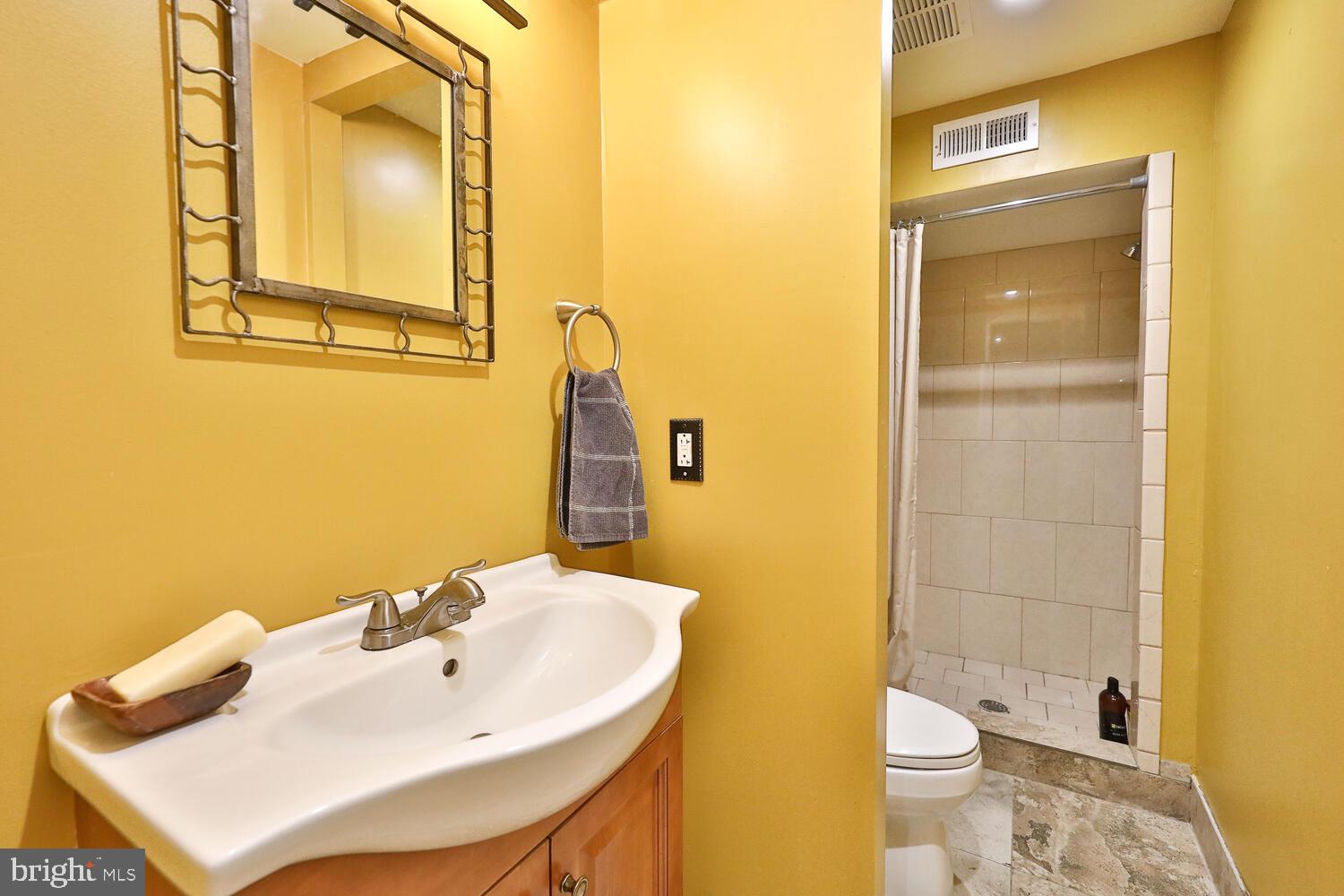 HUNTINGDON VALLEY - Residential