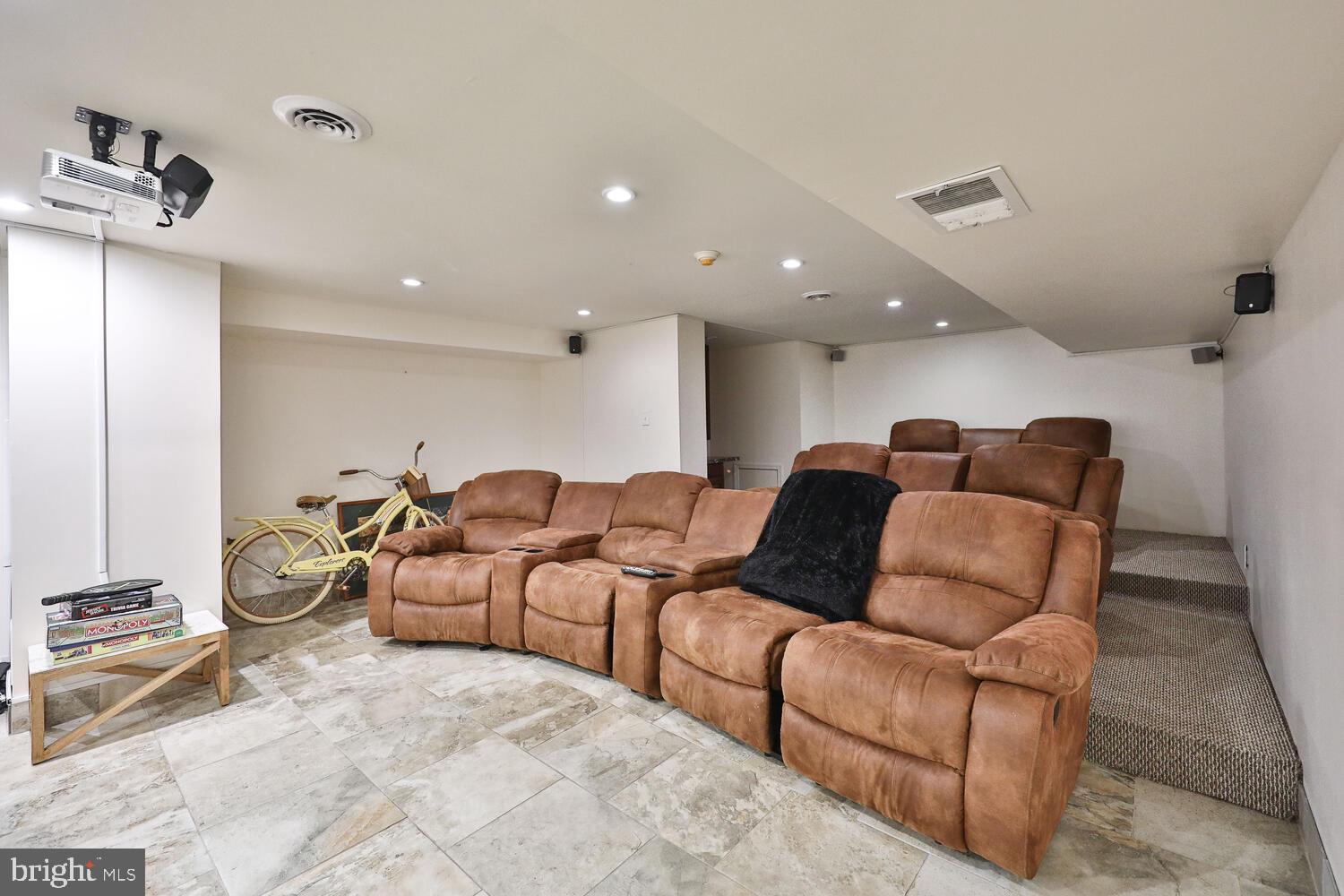 HUNTINGDON VALLEY - Residential