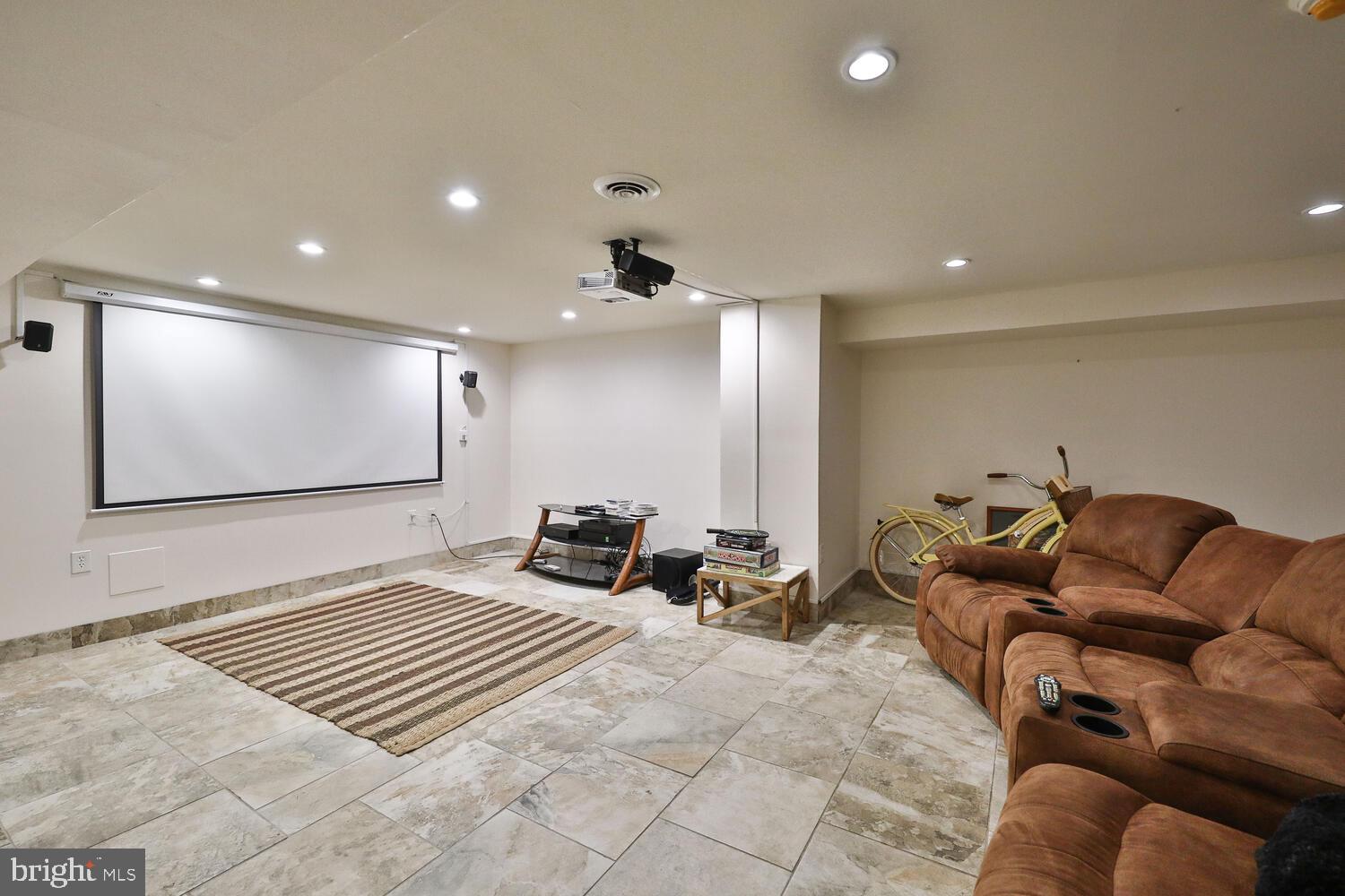 HUNTINGDON VALLEY - Residential