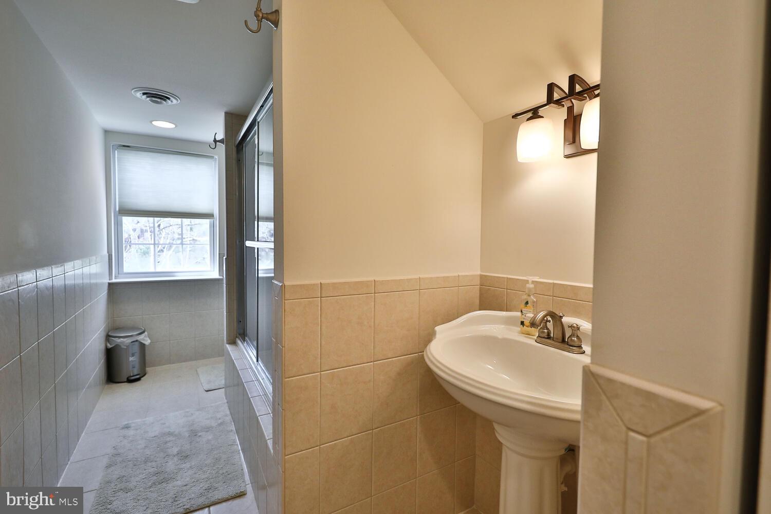 HUNTINGDON VALLEY - Residential