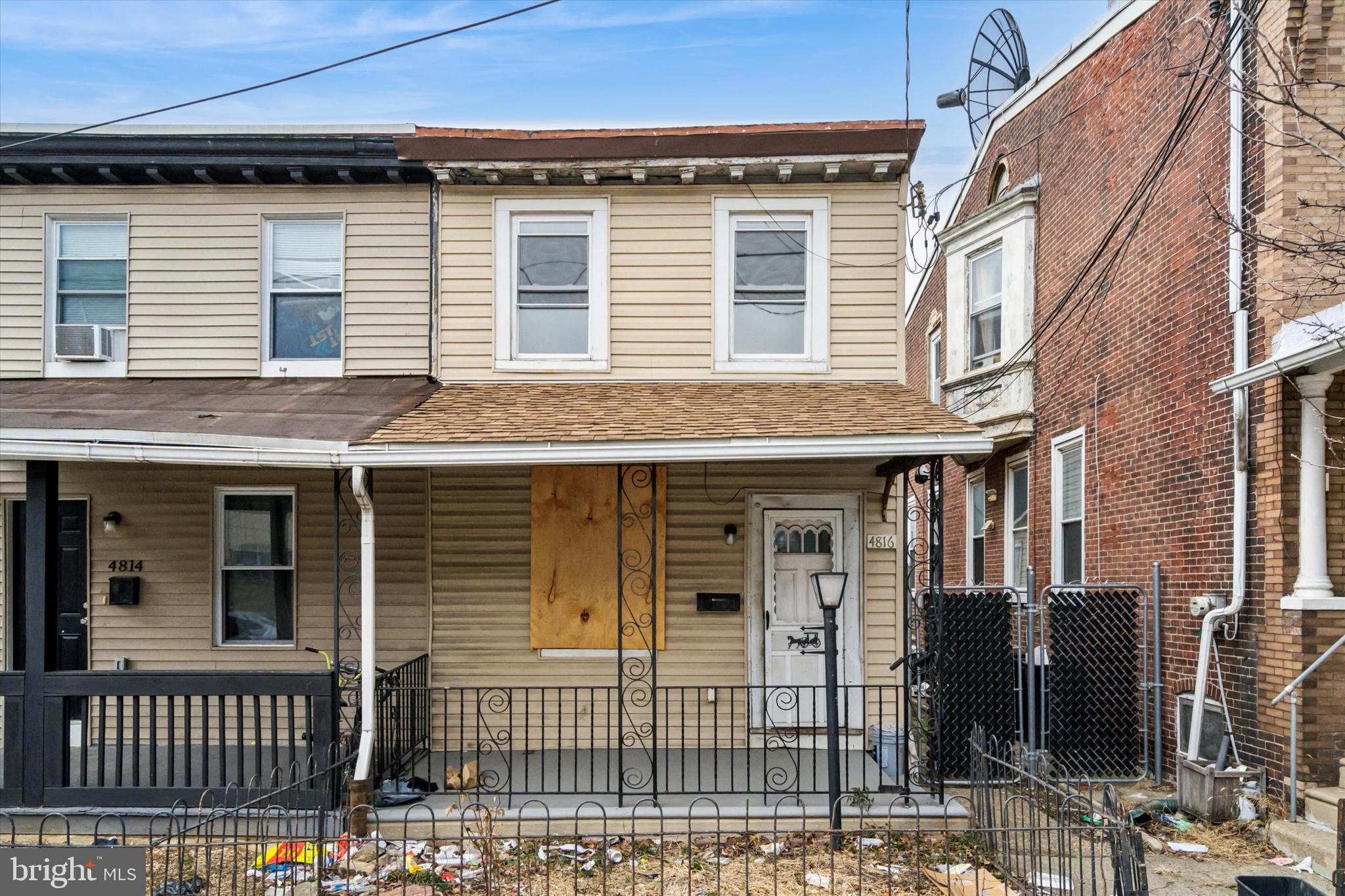 Welcome to 4816 Darrah St! This beautifully renovated 2-bedroom home offers a perfect blend of modern upgrades and cozy charm. The first floor features a spacious living room with abundant natural light, a separate kitchen with room for a dining table, and the convenience of an in-unit washer and dryer. Step outside to enjoy your own private backyard—perfect for relaxing or entertaining.
Upstairs, you'll find two generously sized bedrooms and a fully renovated bathroom, designed for both comfort and style. Don't miss out on this move-in-ready home in a great location!