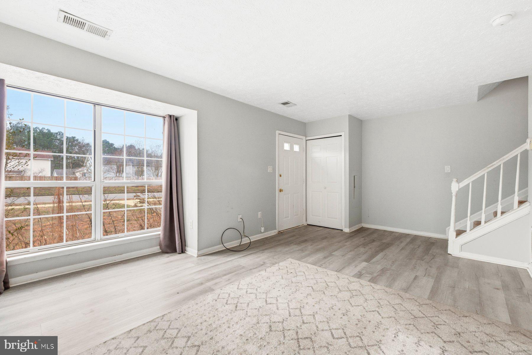 WESTBURY - Residential