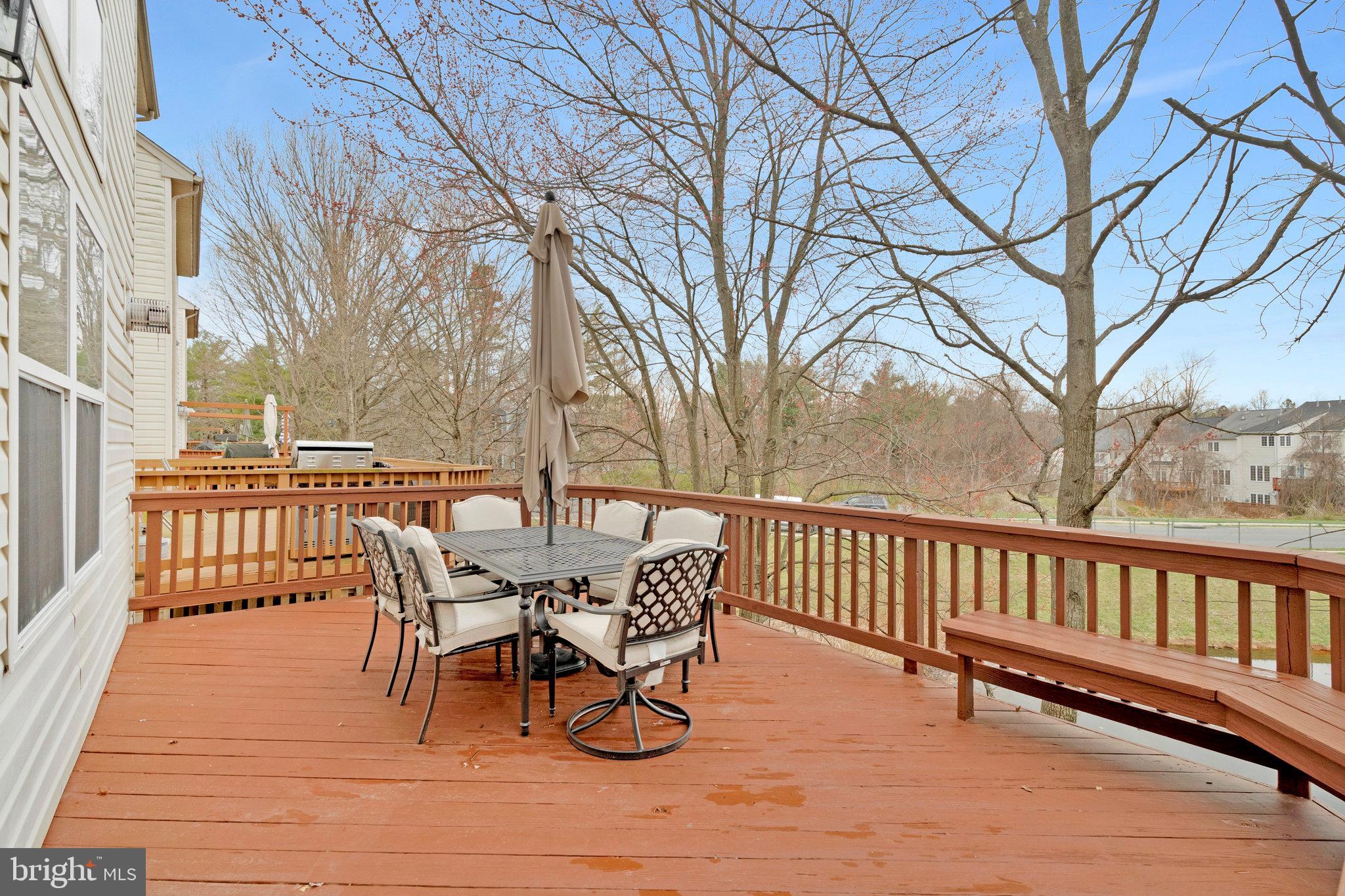 FAIR LAKES COURT - Residential