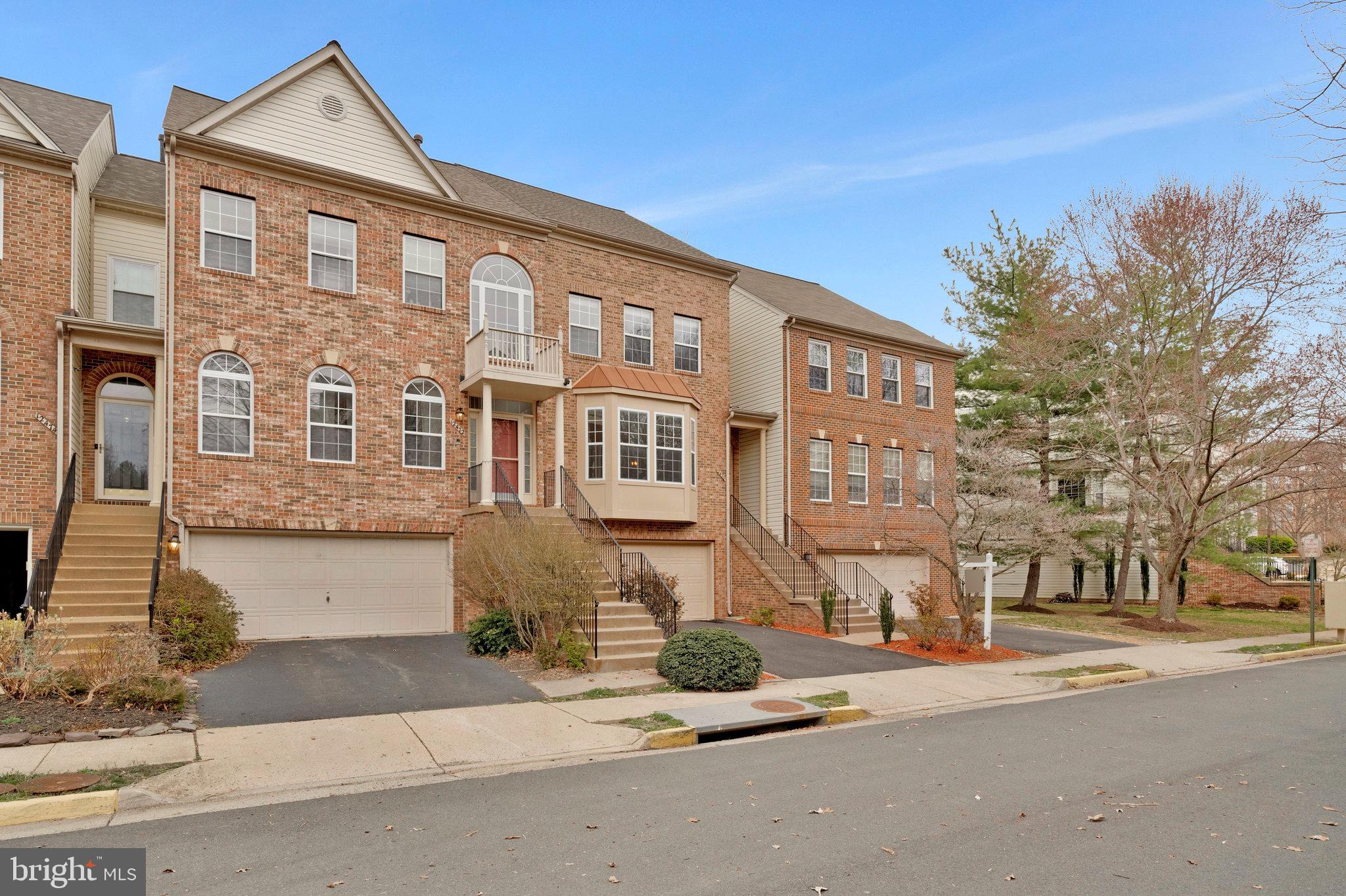 FAIR LAKES COURT - Residential