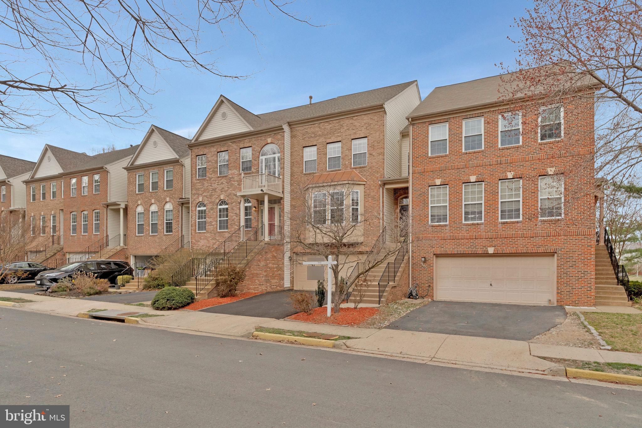 FAIR LAKES COURT - Residential