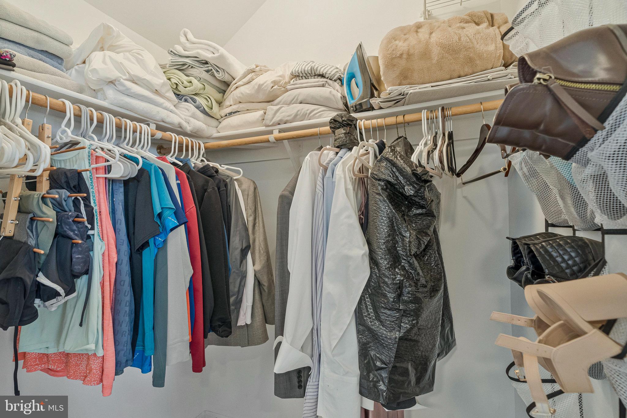 FAIR LAKES COURT - Residential