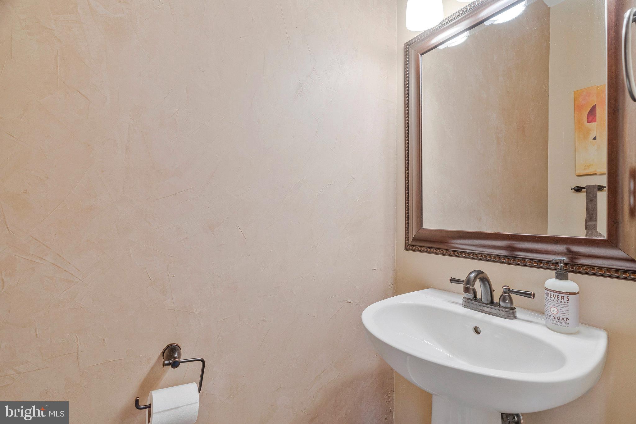 FAIR LAKES COURT - Residential