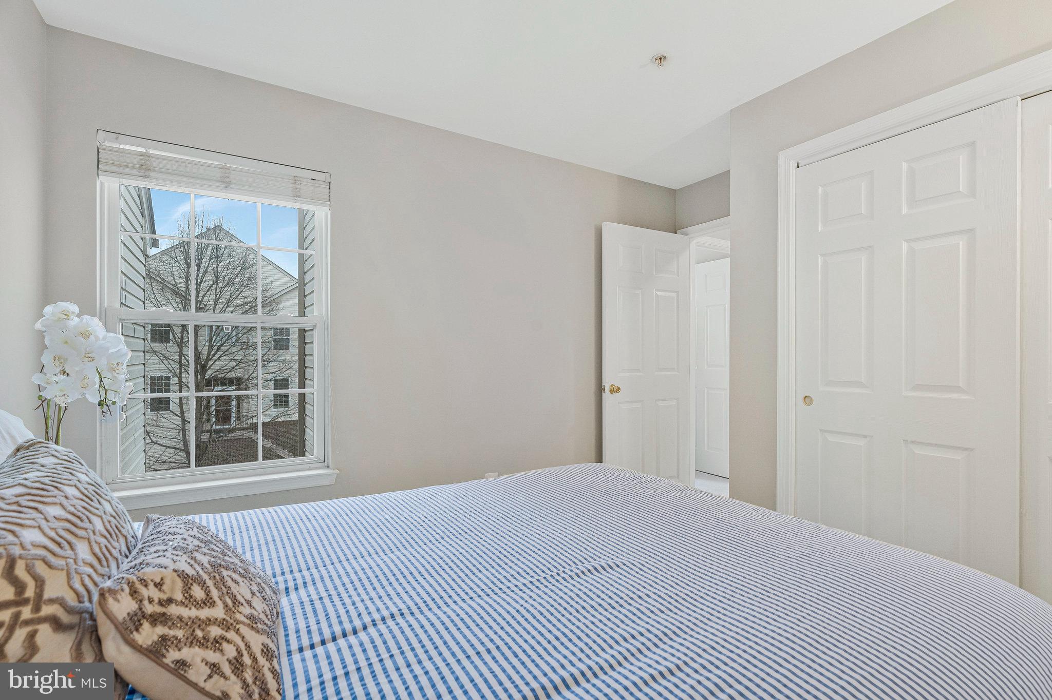 FAIR LAKES COURT - Residential