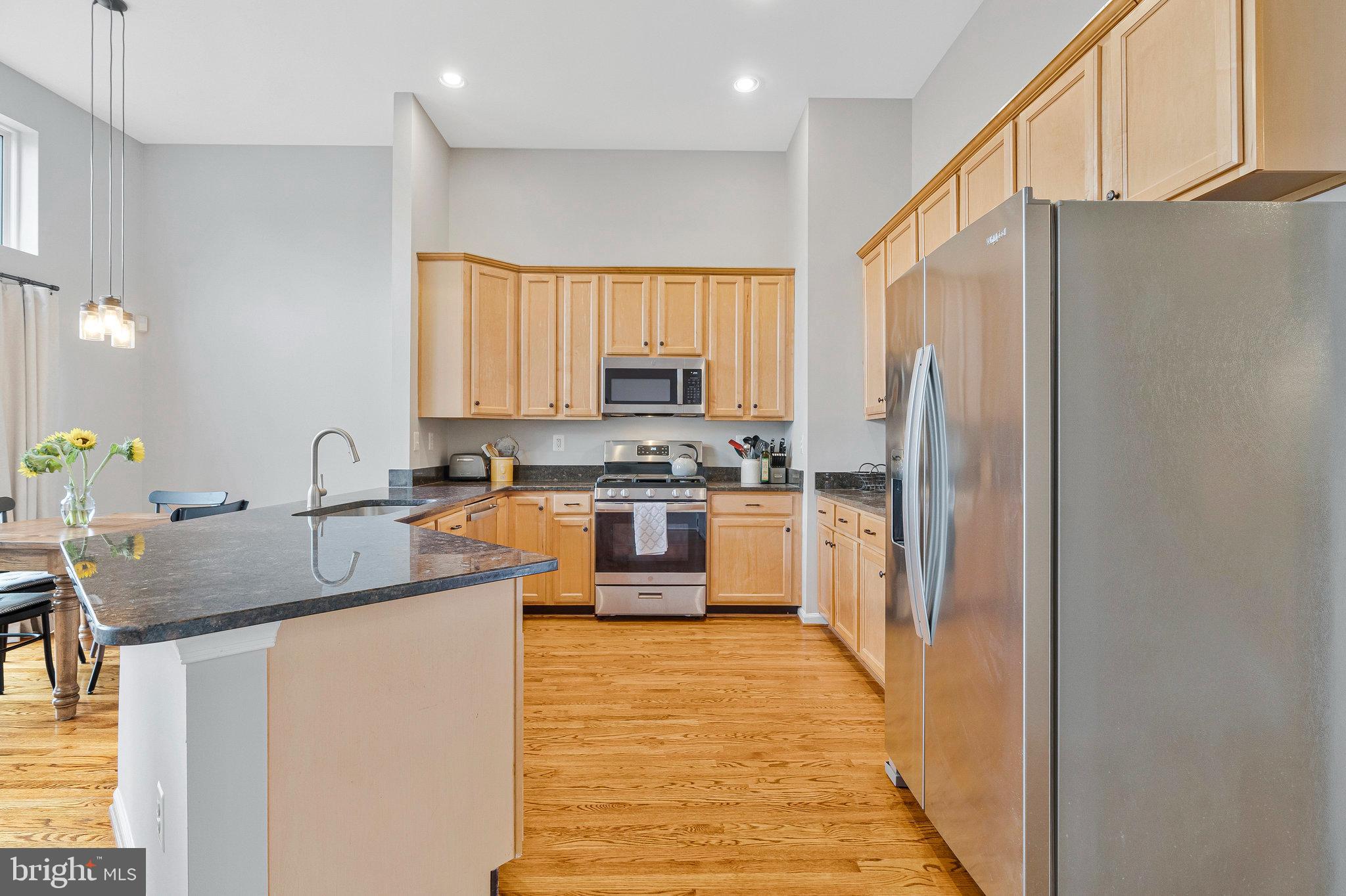 FAIR LAKES COURT - Residential