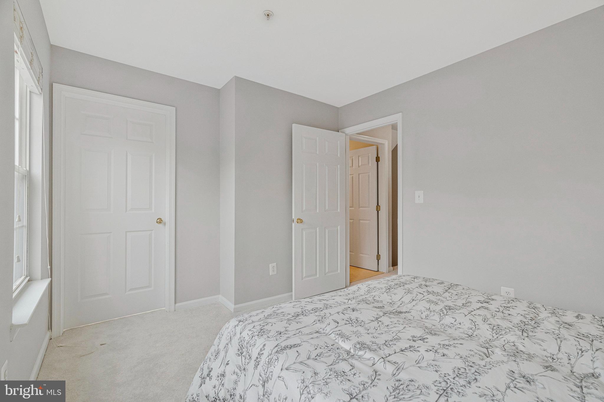 FAIR LAKES COURT - Residential