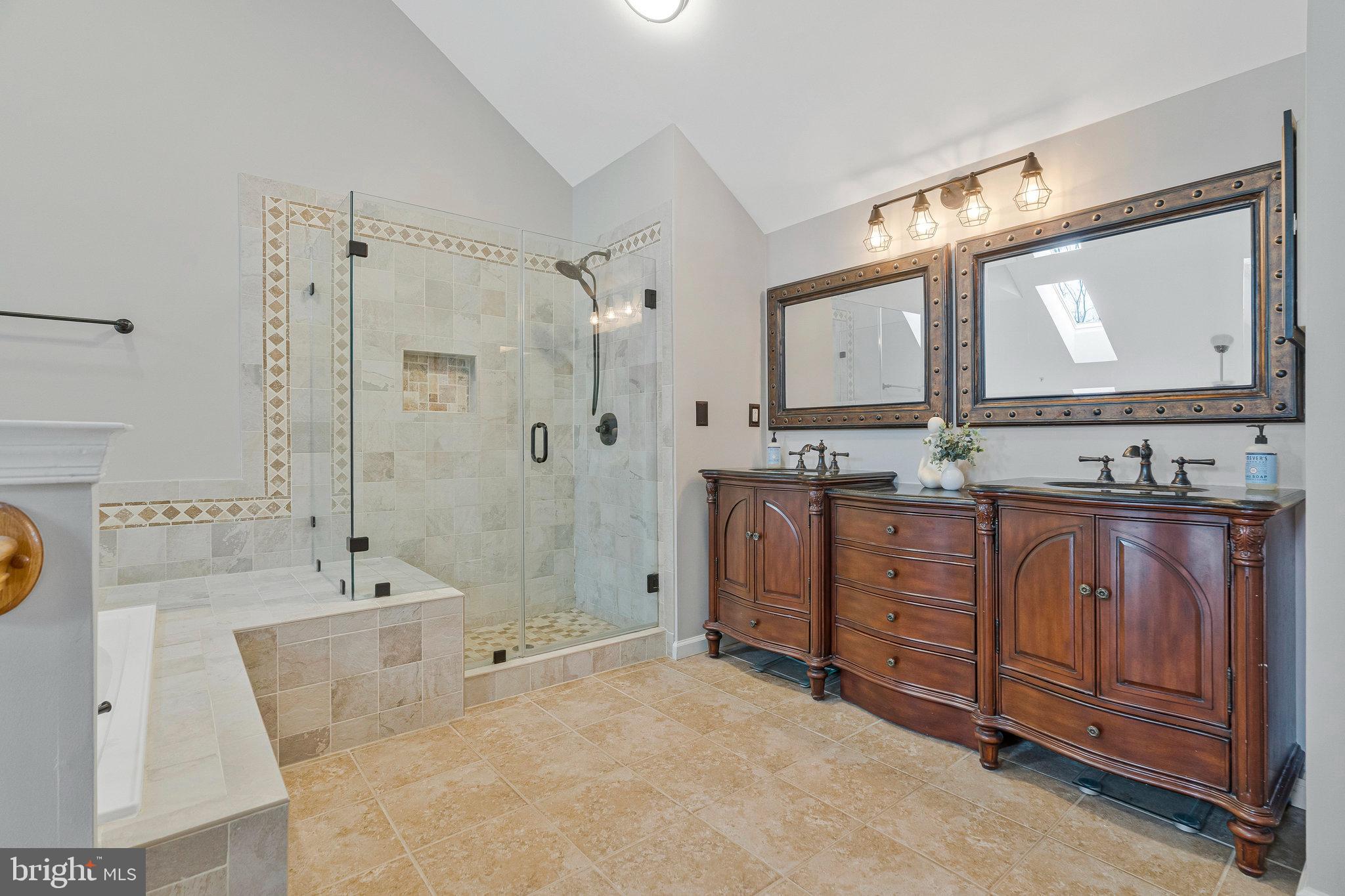 FAIR LAKES COURT - Residential