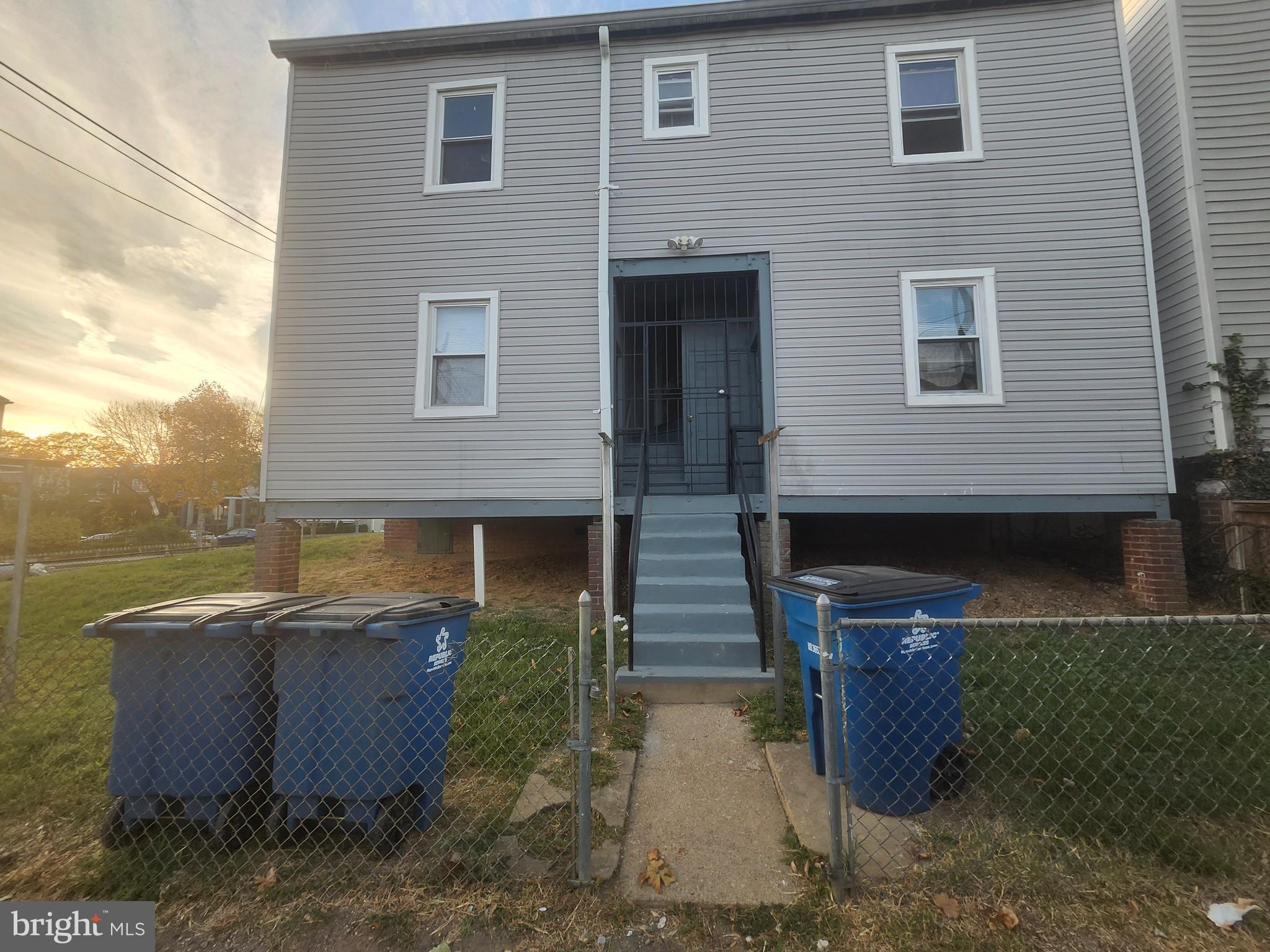 1401 NE STAPLES STREET NE 1