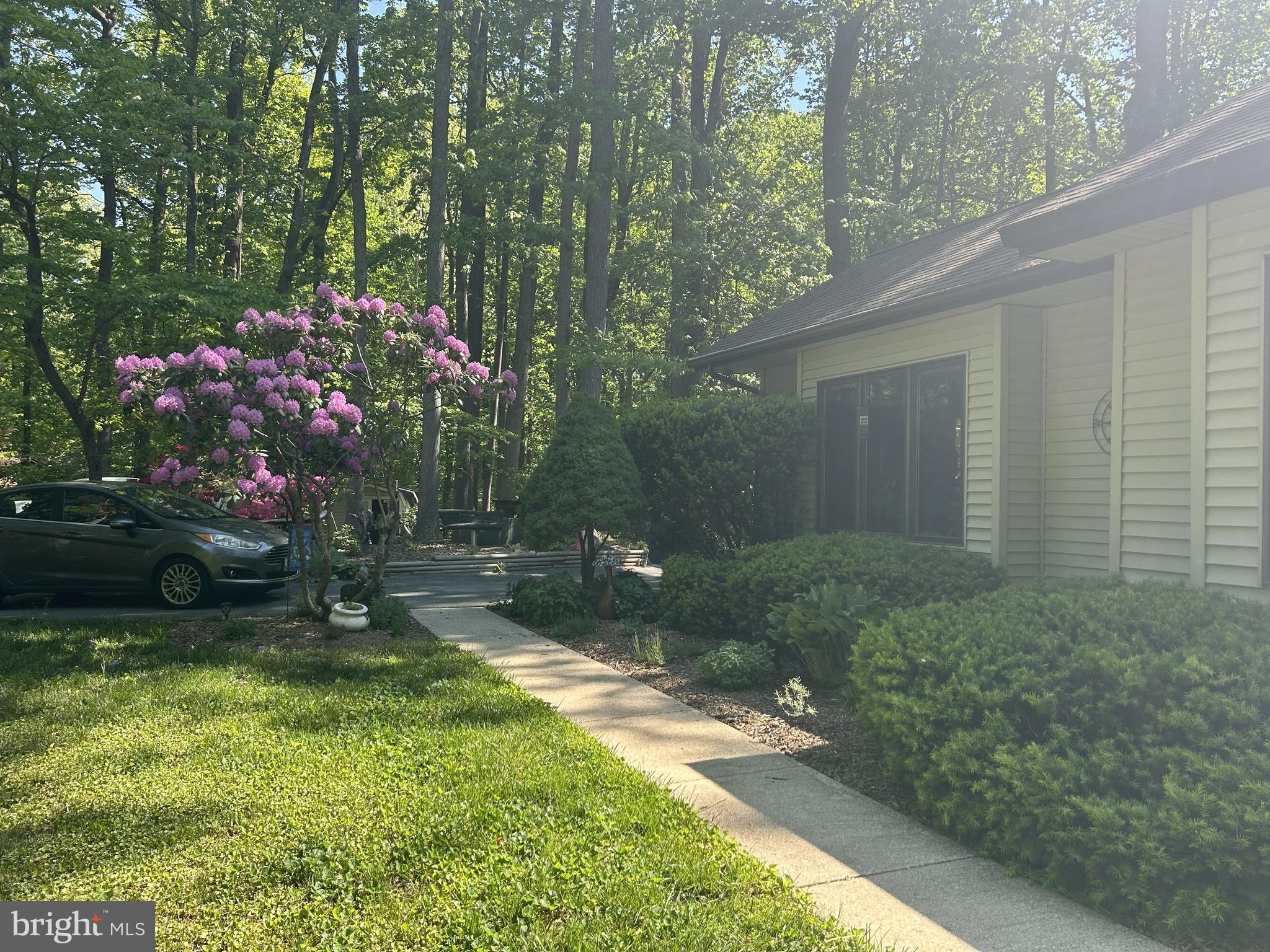 3741 PINEWOOD COURT
