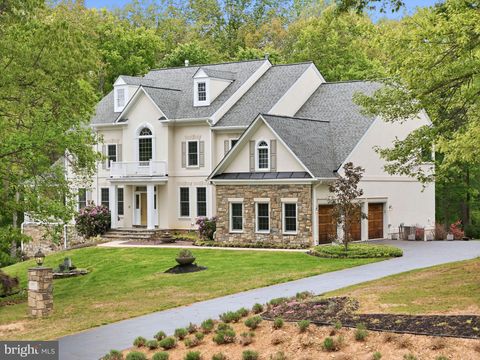 Photo of 2207 Aryness Drive, VIENNA, VA 22181 (MLS # VAFX2297424)