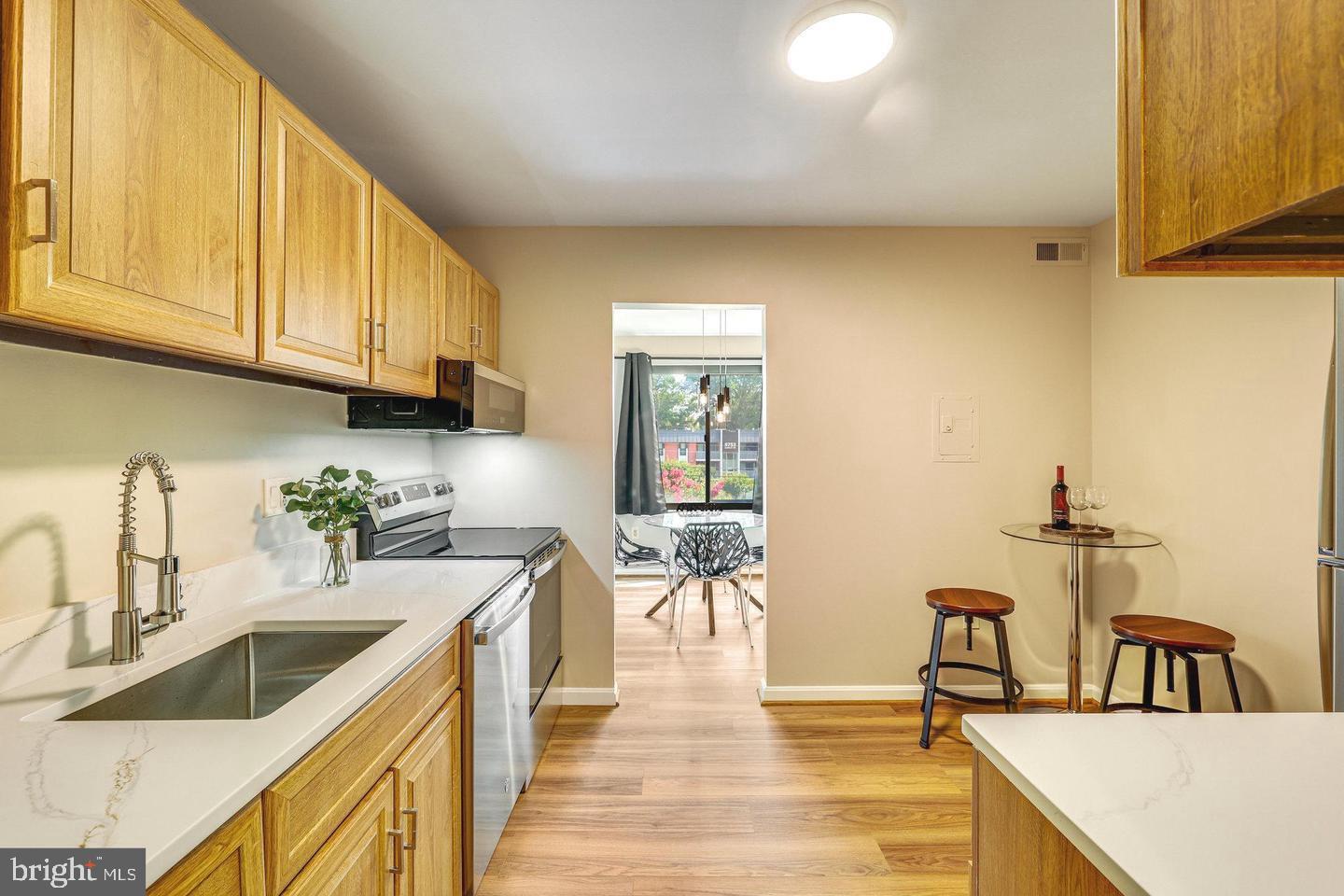 9720 KINGSBRIDGE DRIVE 201