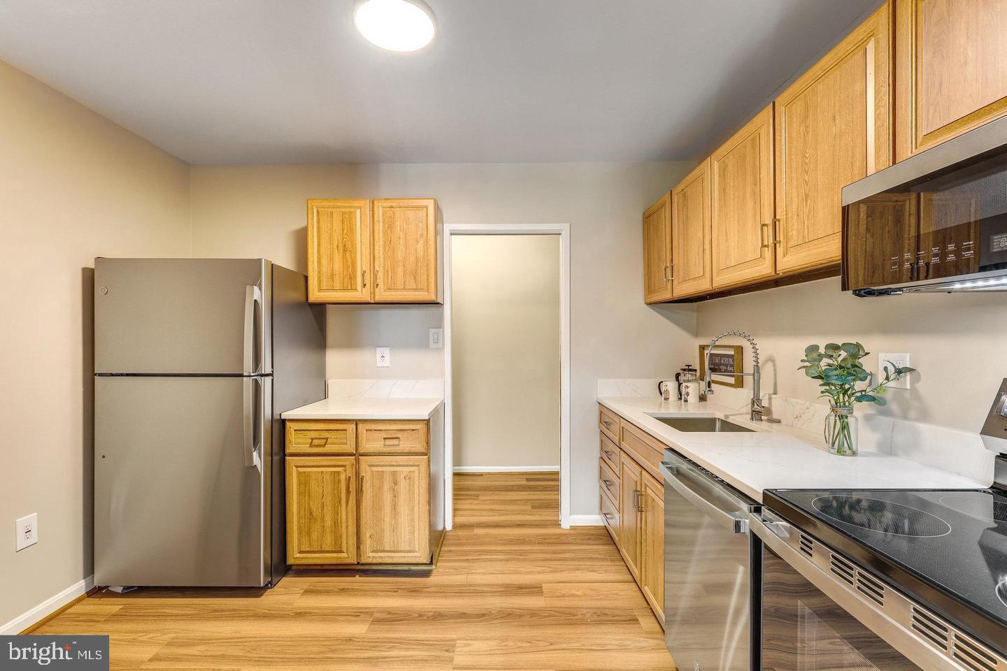 9720 KINGSBRIDGE DRIVE 201