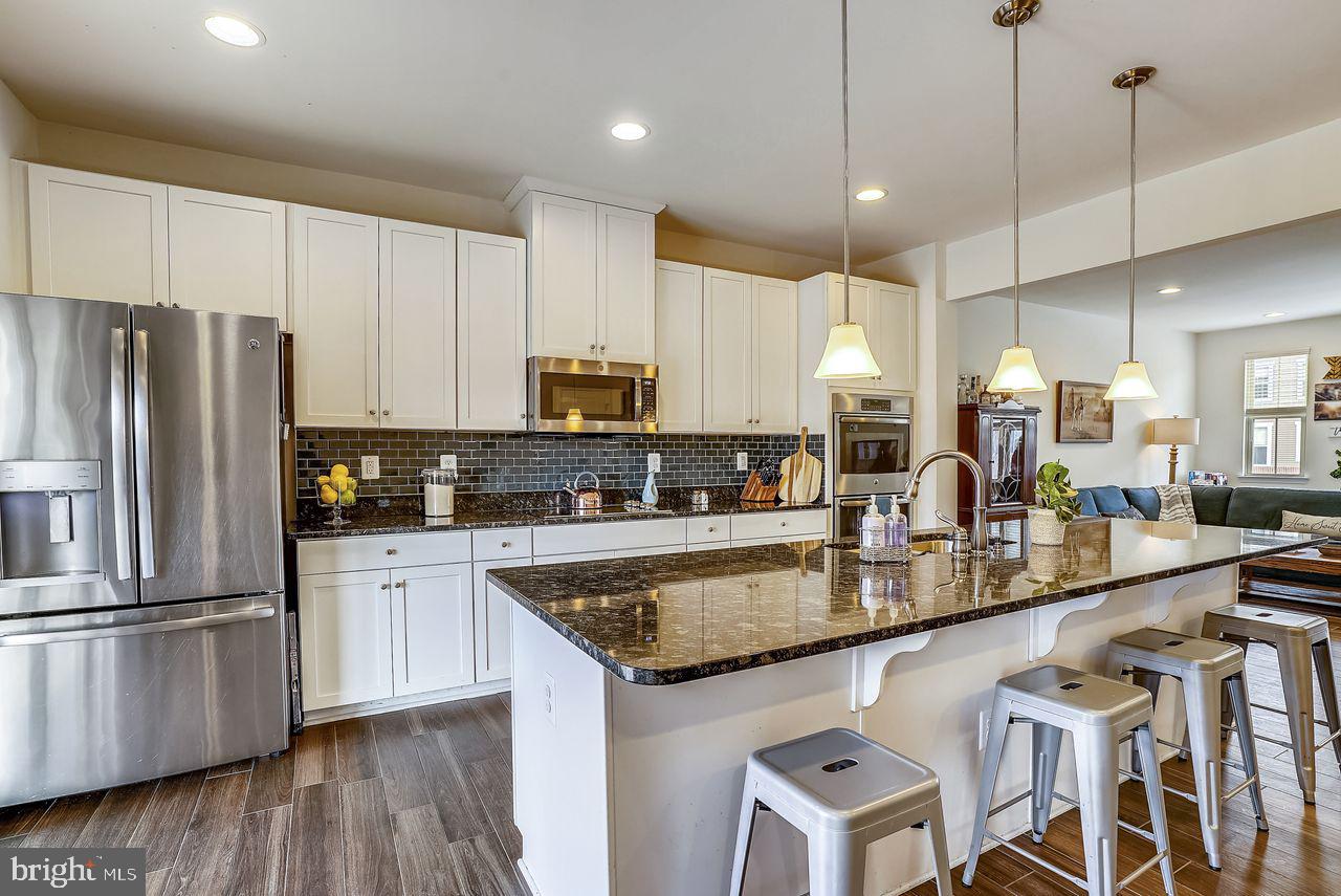 BRADLEY SQUARE - Residential