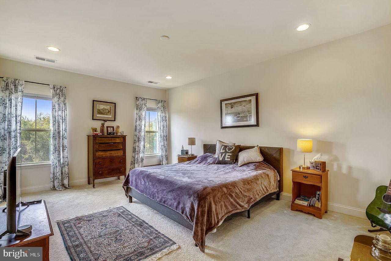 BRADLEY SQUARE - Residential