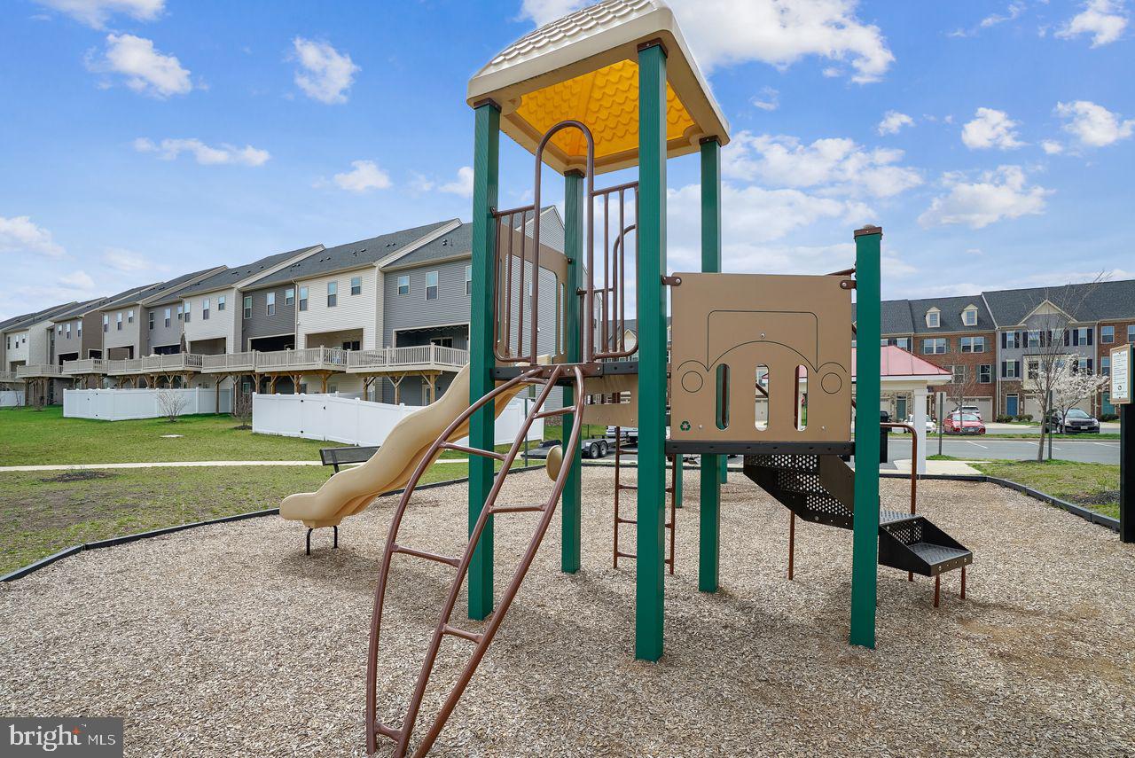 BRADLEY SQUARE - Residential