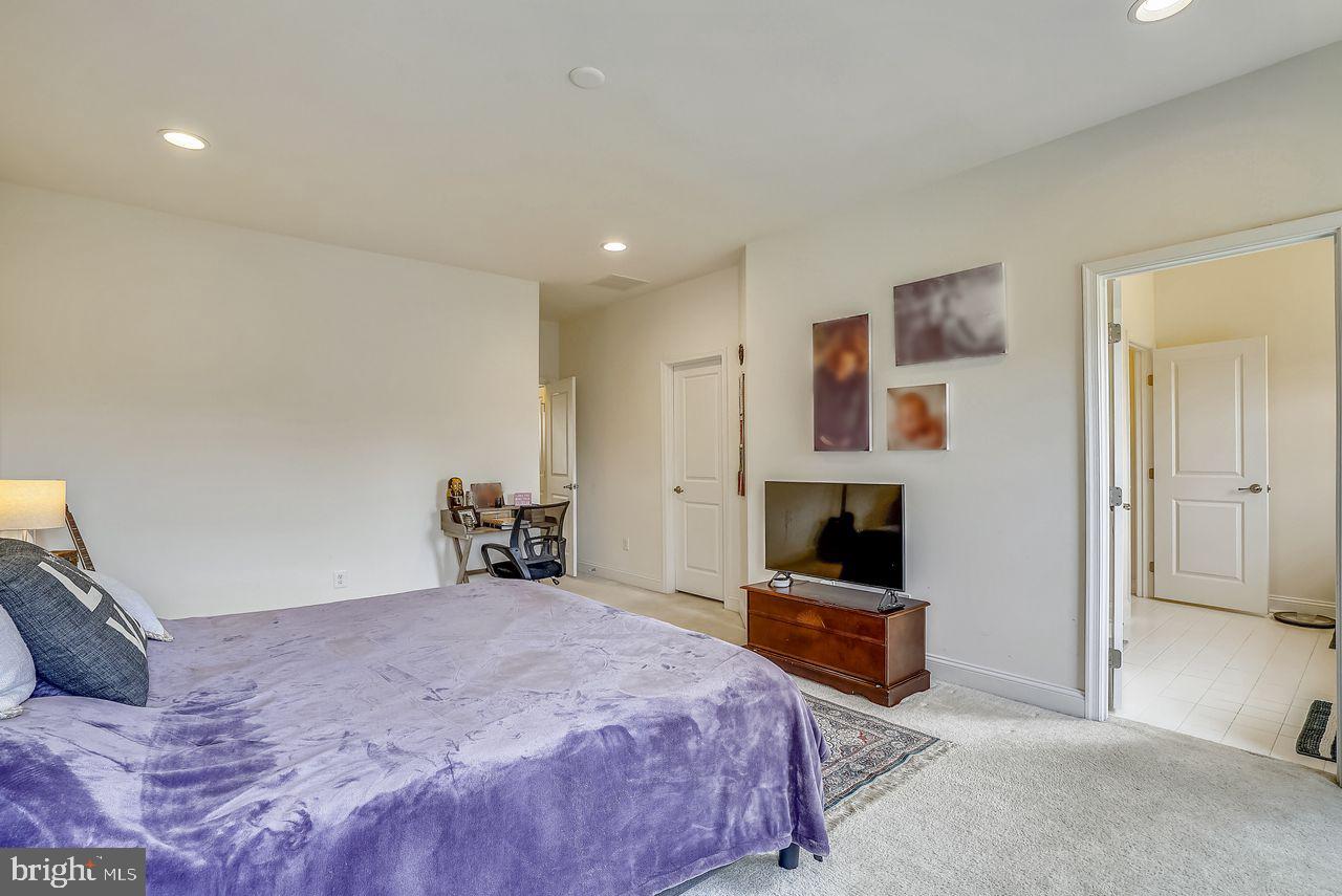 BRADLEY SQUARE - Residential