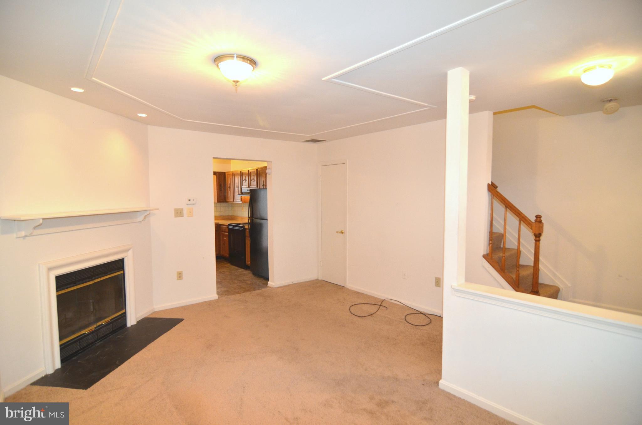 RIVERSIDE RUN IND HEAD - Residential Lease