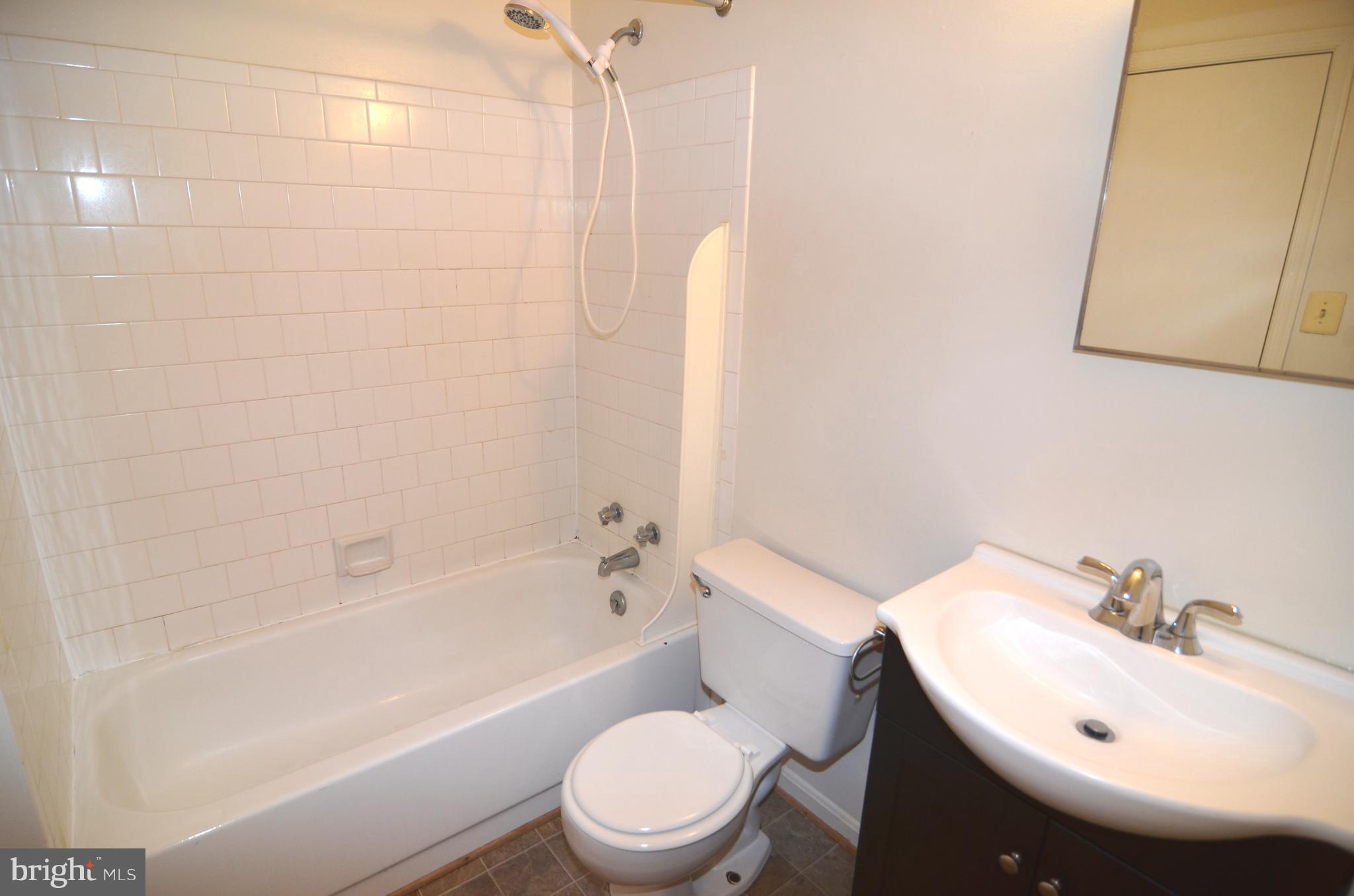 RIVERSIDE RUN IND HEAD - Residential Lease