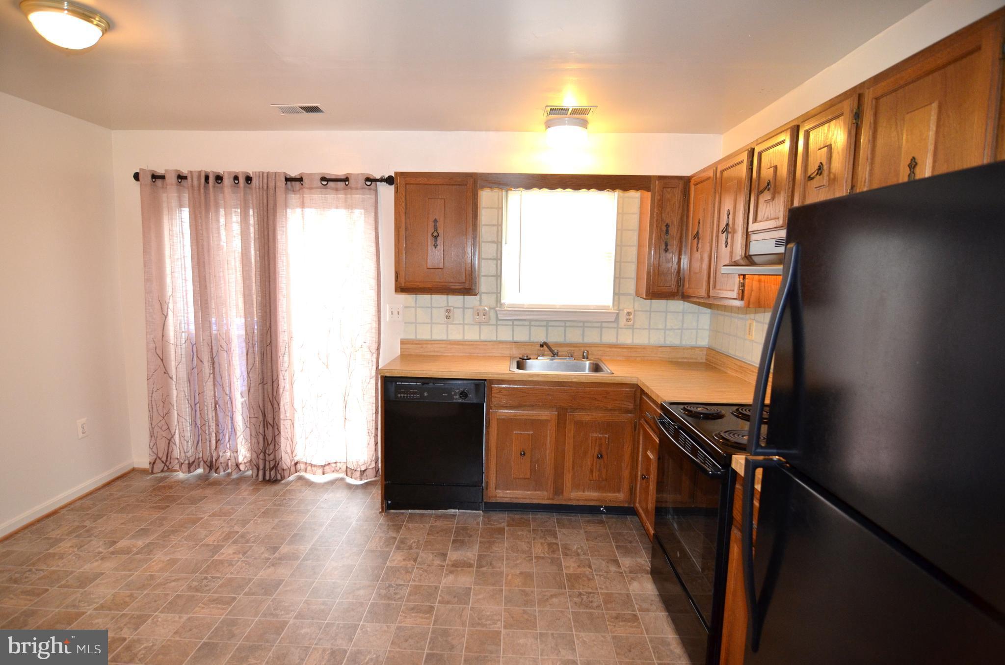 RIVERSIDE RUN IND HEAD - Residential Lease