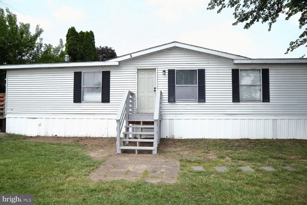 Photo of 30 CONRAD LN, LITITZ, PA 17543 (MLS # PALA2035560)