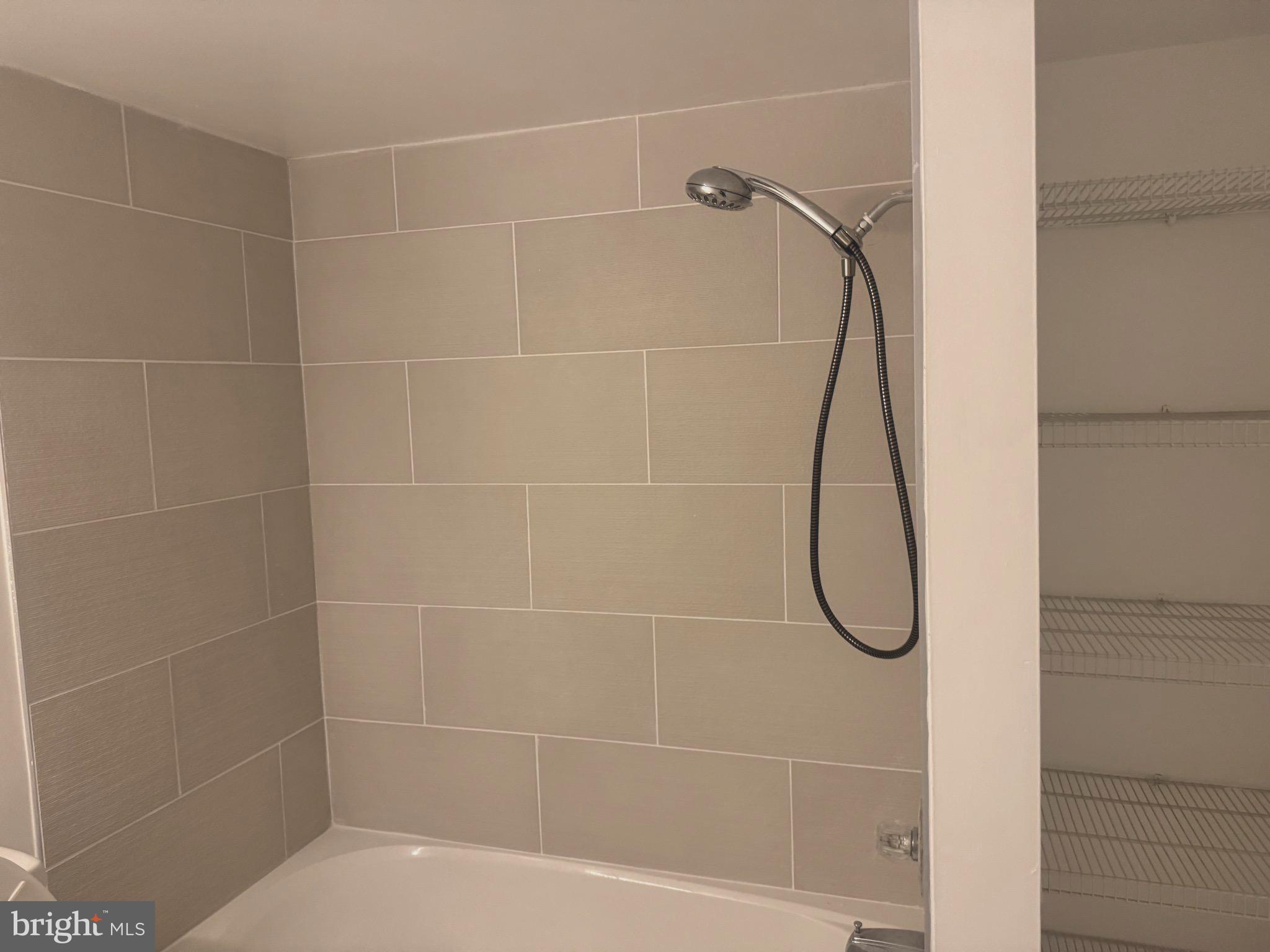 DOMINION VALLEY - Residential Lease