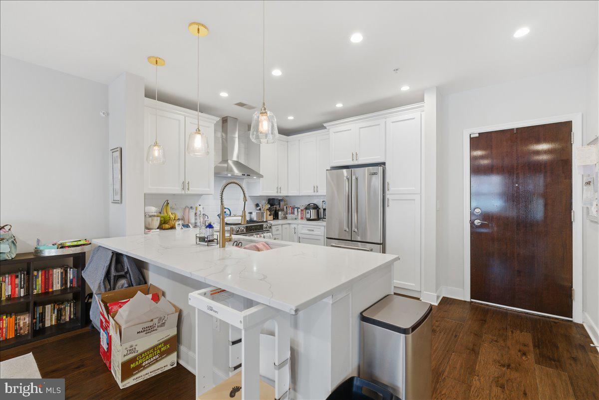 1418 N RHODES STREET B107