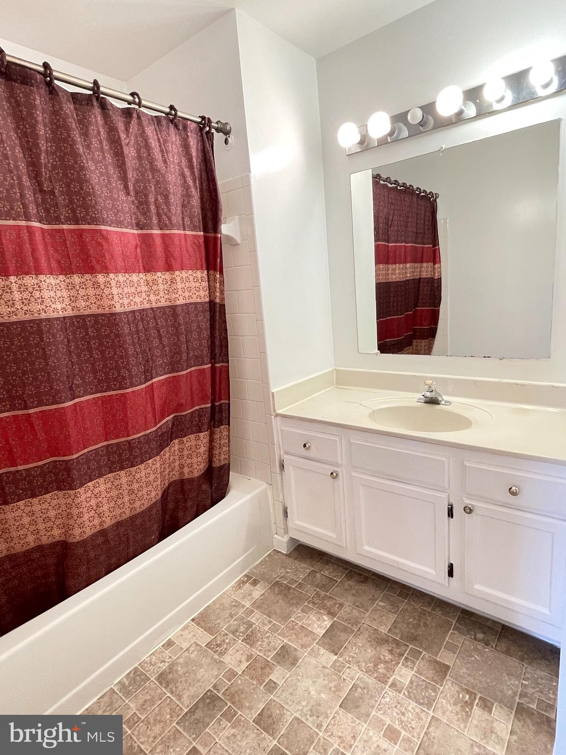 TOWNES OF GLOUCESTER - Residential