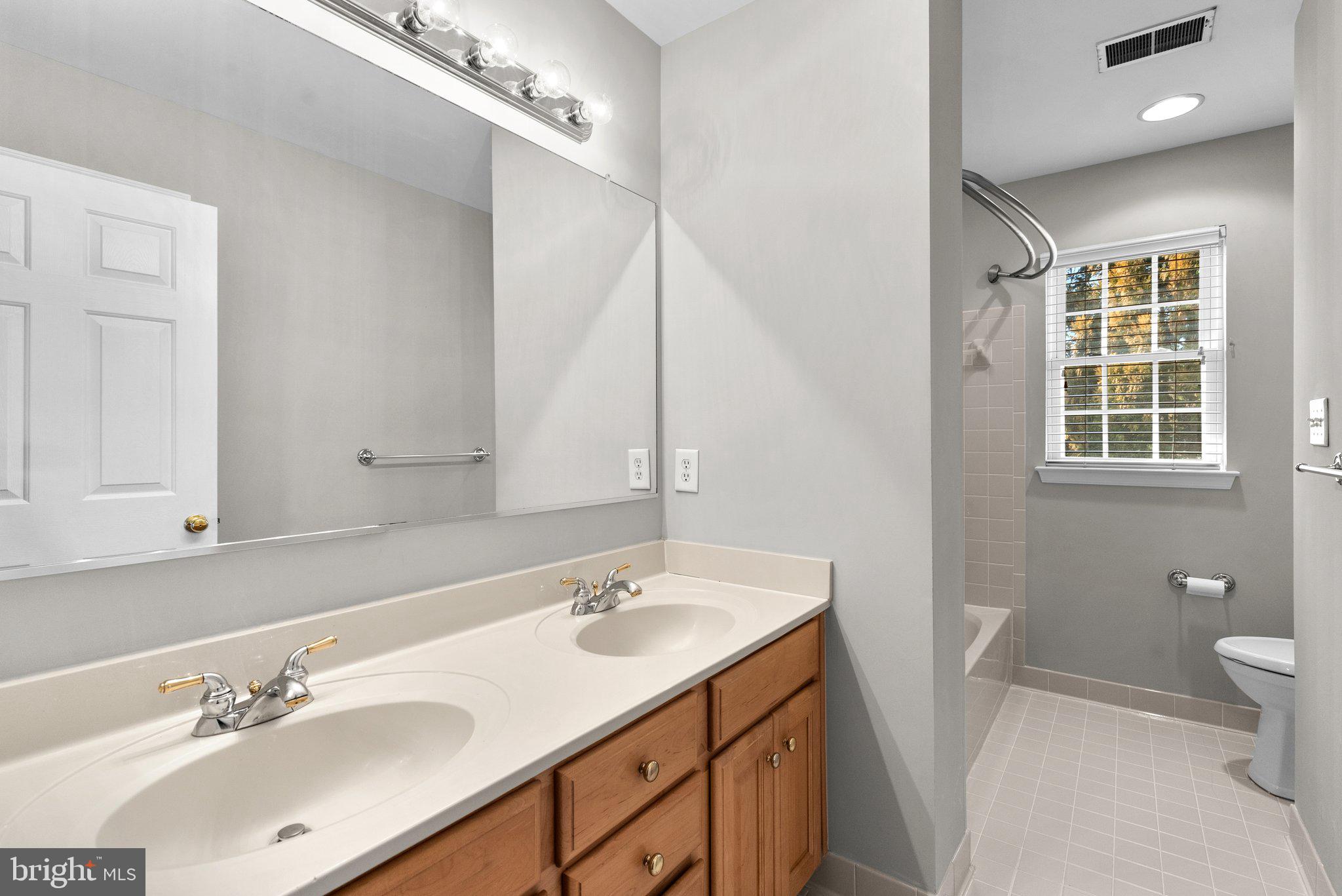 KINGSVIEW VILLAGE - Residential