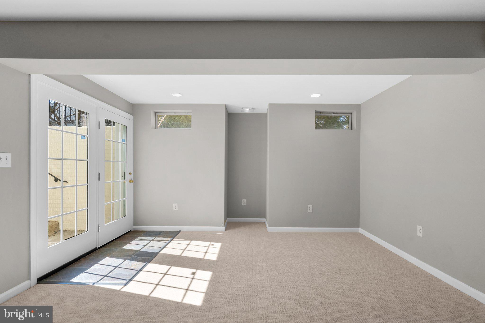 KINGSVIEW VILLAGE - Residential