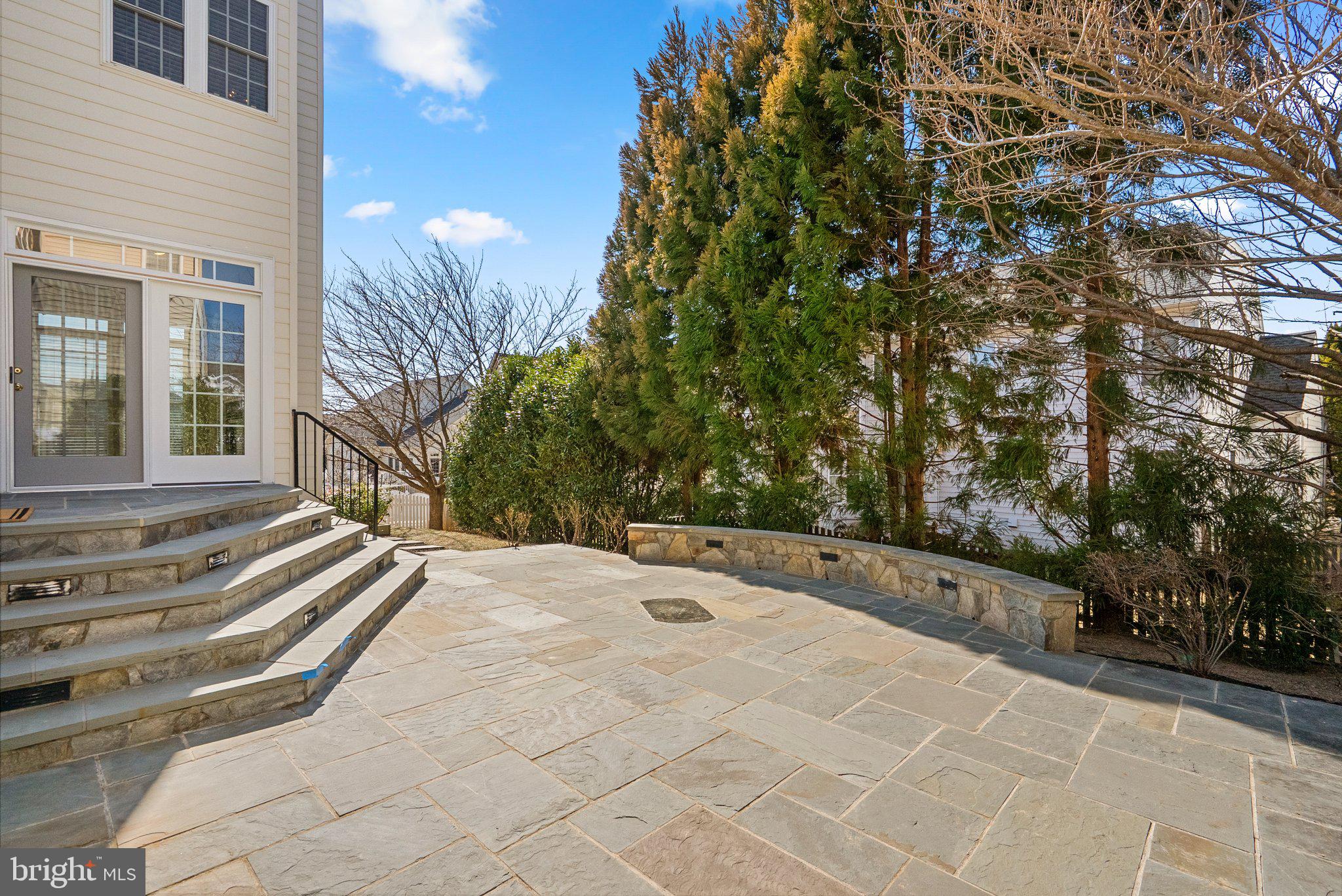 KINGSVIEW VILLAGE - Residential